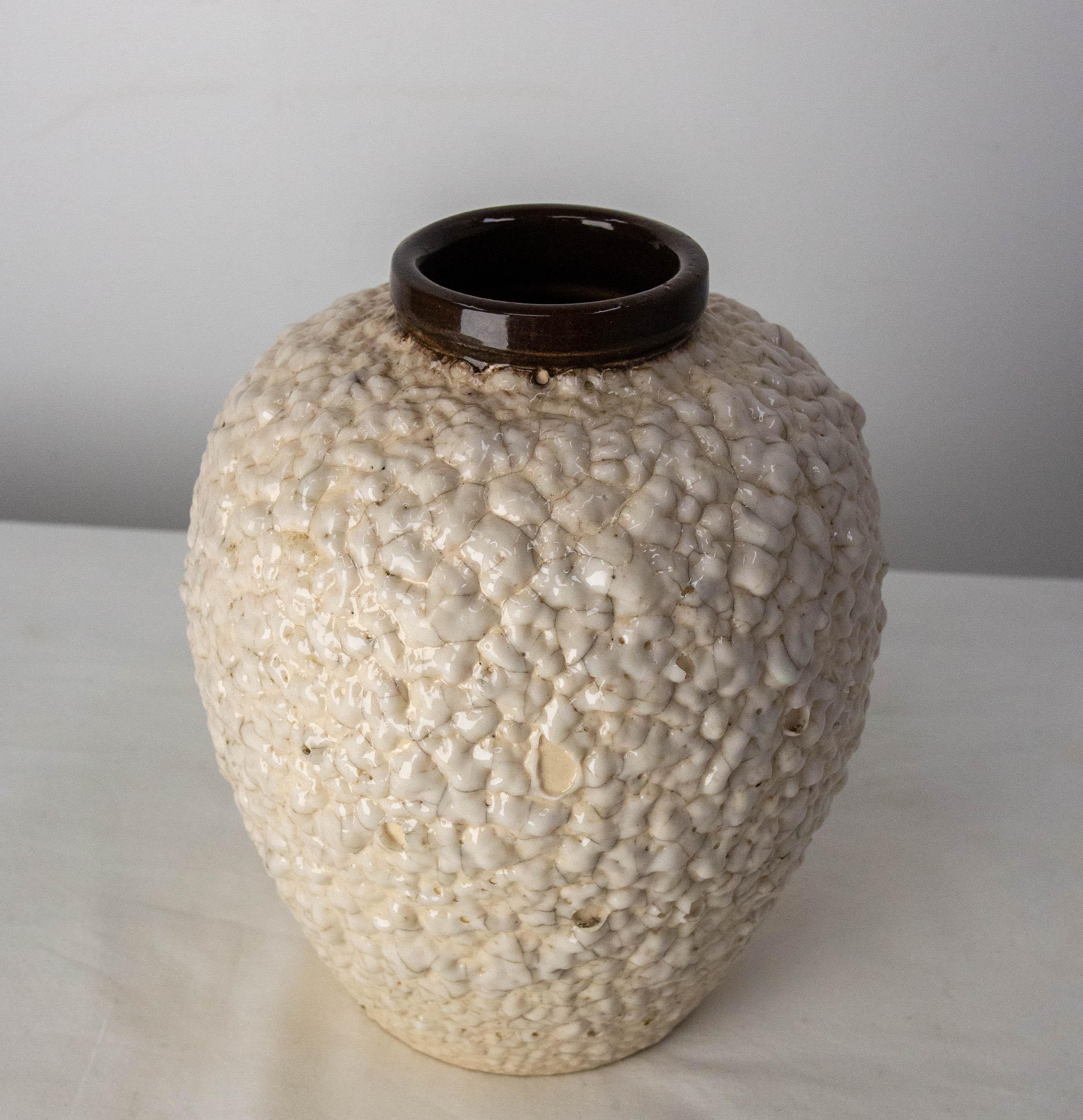 Mid-Century moderno Vaso francese stile Jean Besnard con smalto croccante, circa 1940 in vendita
