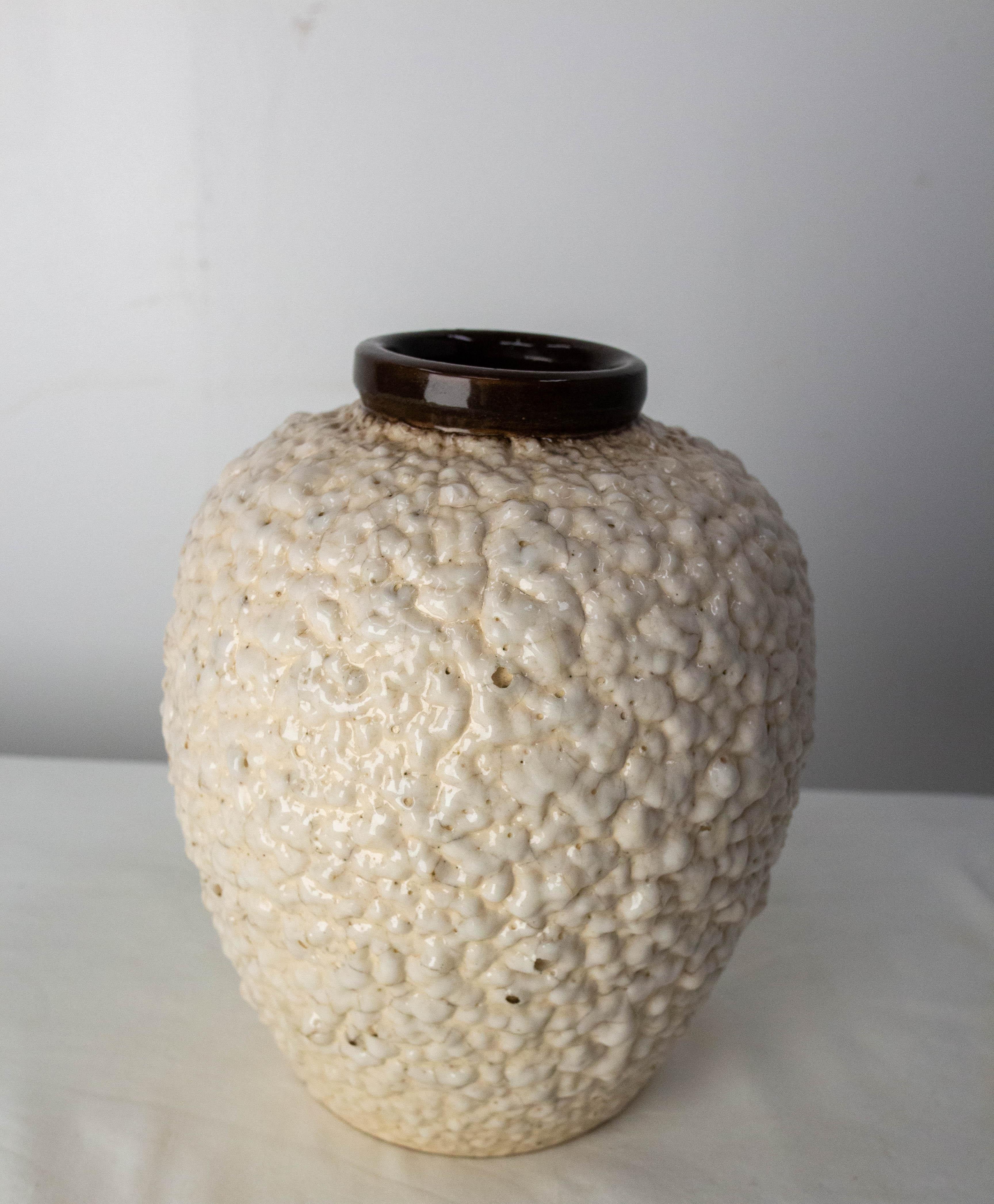 Vaso francese stile Jean Besnard con smalto croccante, circa 1940 In condizioni buone in vendita a Labrit, Landes