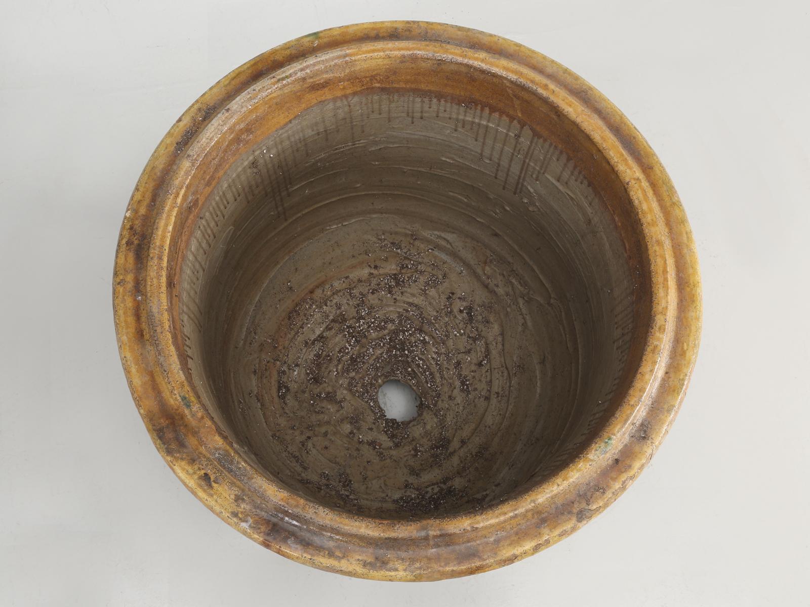 French Vase or Pot from Anduze, France im Zustand „Starke Gebrauchsspuren“ in Chicago, IL