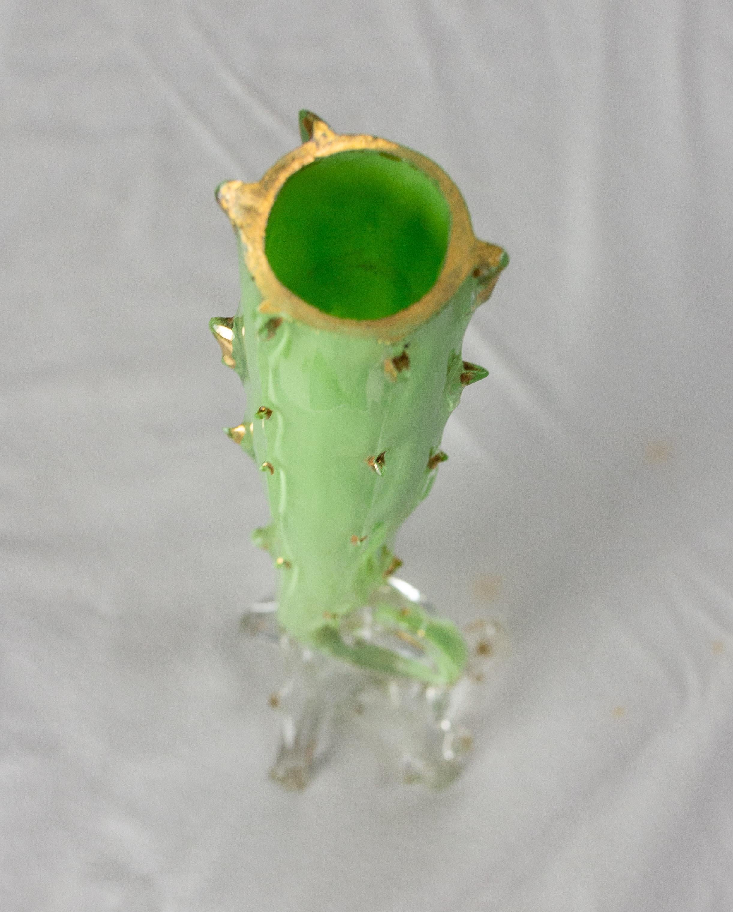 Verre Vase français en verre Soliflores vert et or, imitation d'une tige de rose, C.C. 1960 en vente