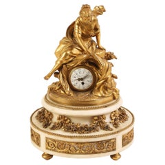 Französische Kaminuhr Venus und Amor aus vergoldeter Bronze und weißem Marmor von Planchon