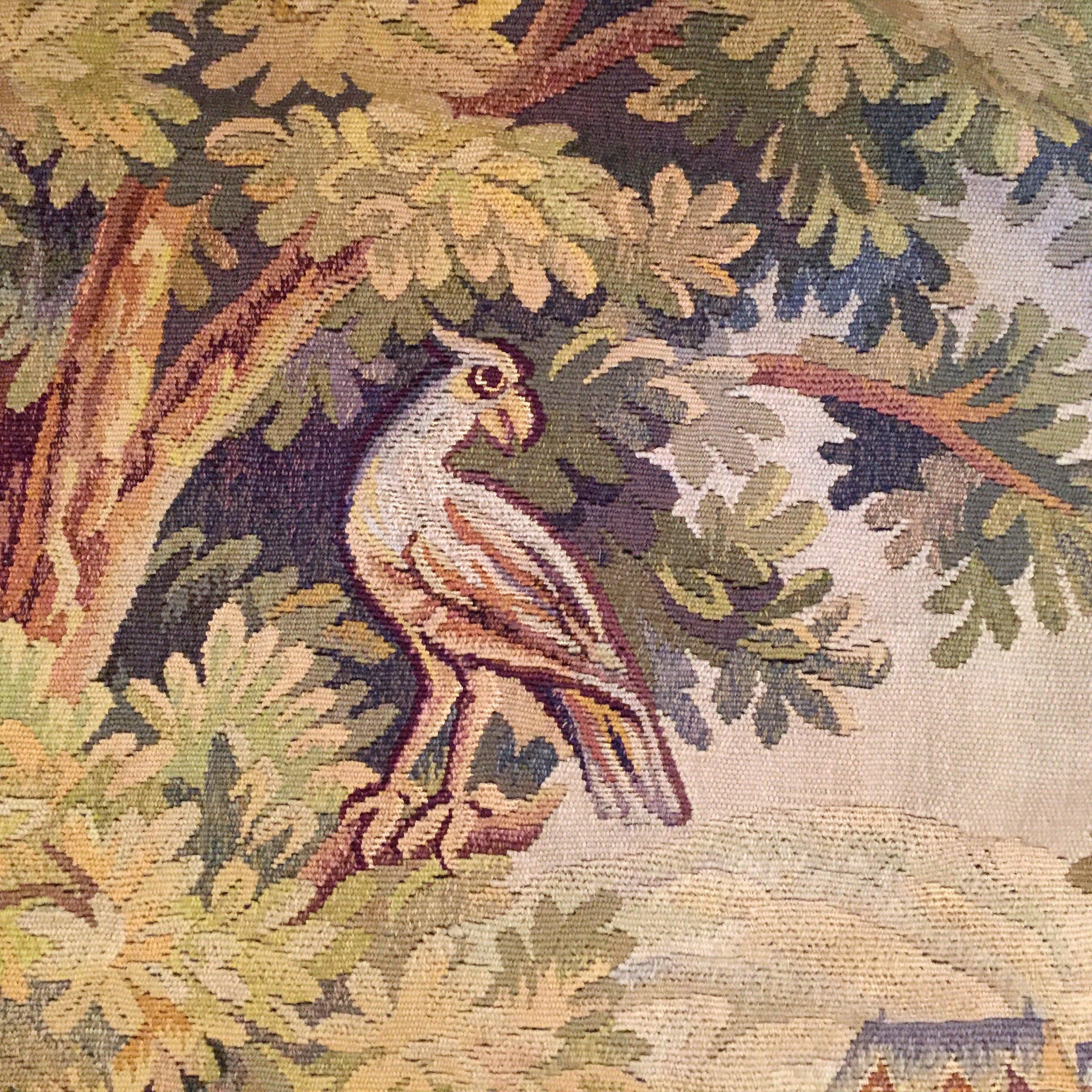 Tissé à la main Tapisserie française en verdure avec château et oiseaux, 19e siècle en vente