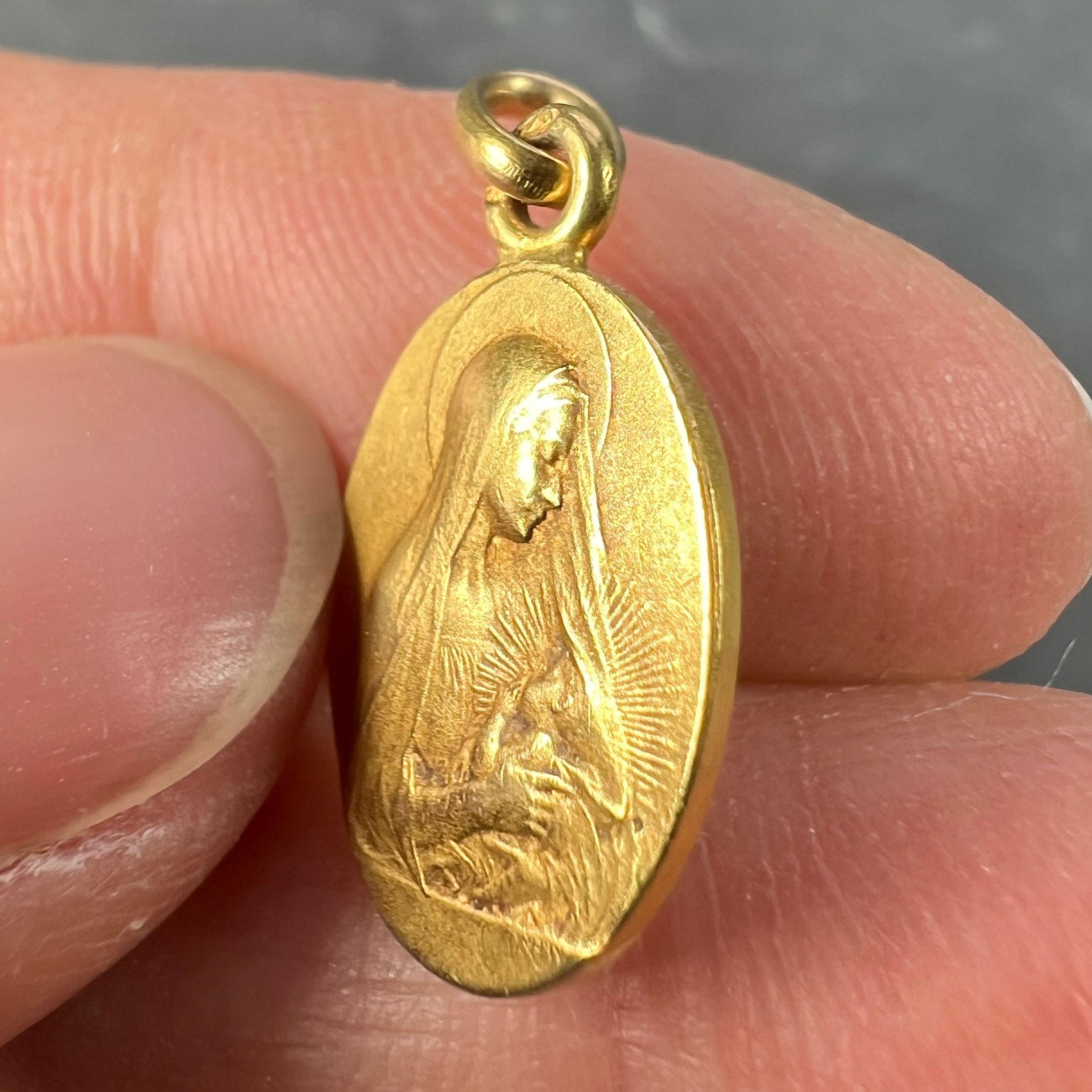 French Vern Madonna and Child 18K Yellow Gold Charm Pendant For Sale 3
