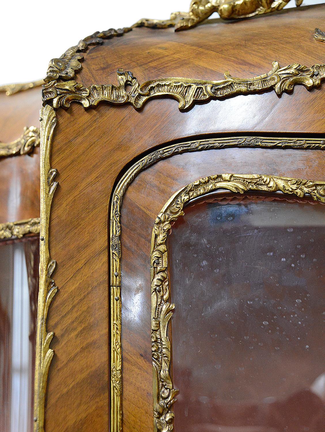 Hand-Painted French Verni Martin Display Cabinet, 19th Century For Sale