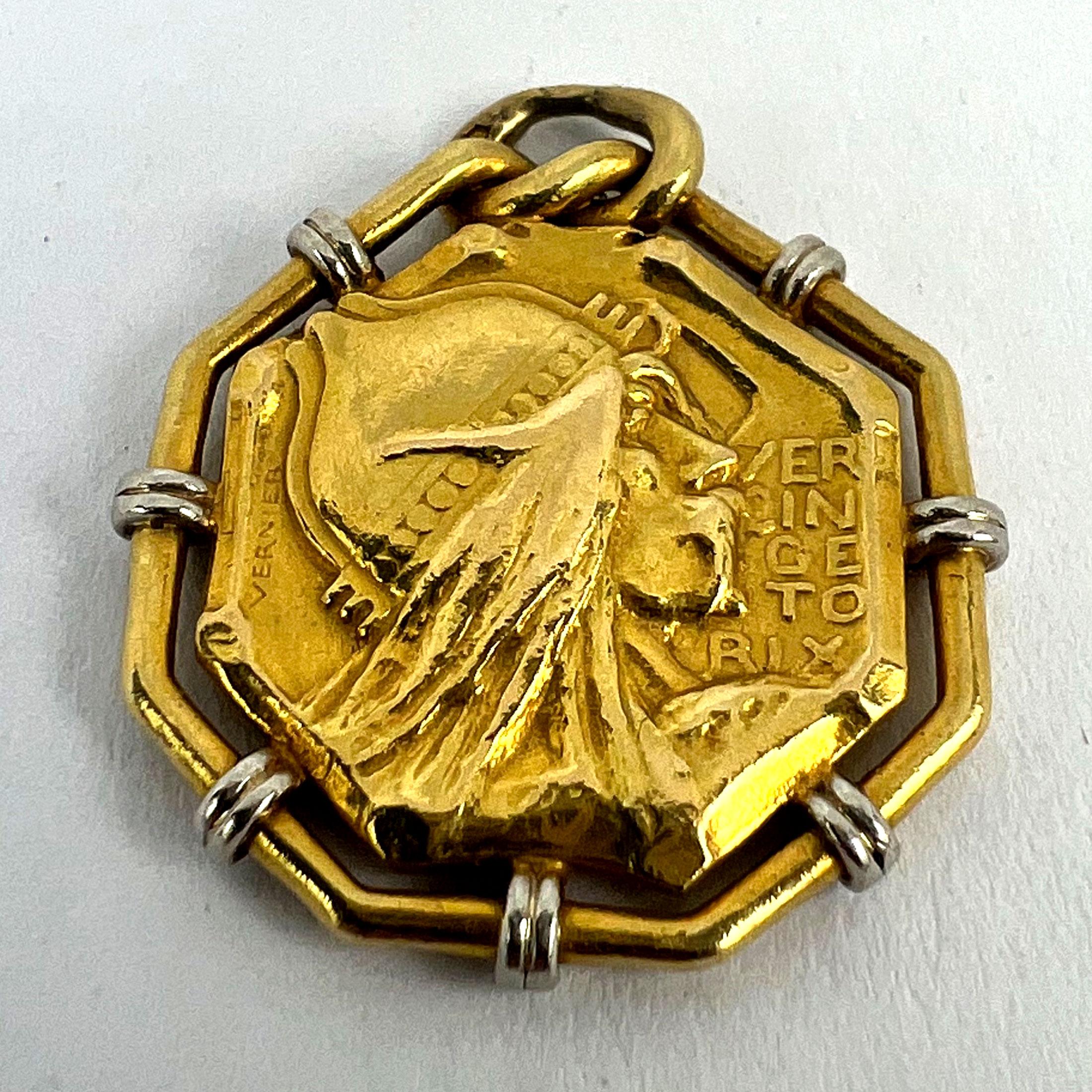 Ciondolo con charme in oro giallo bianco 18 carati con vertigo francese Vercingetorige Gallia in vendita 7
