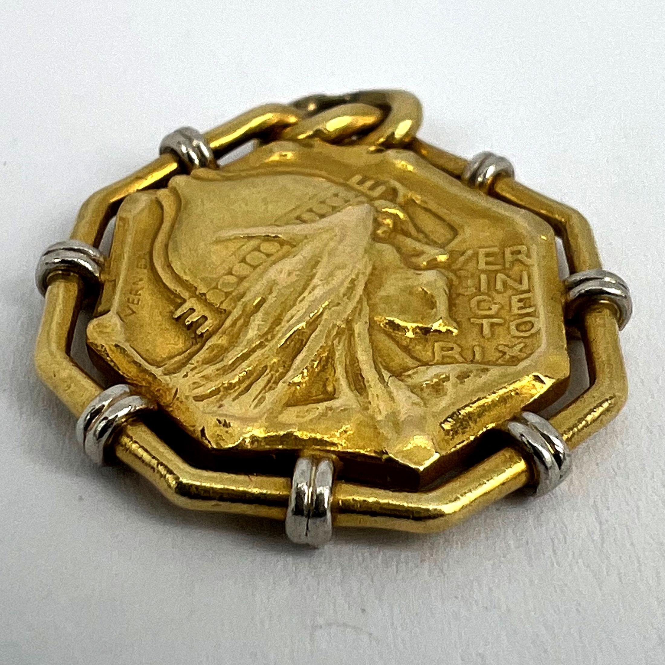 Ciondolo con charme in oro giallo bianco 18 carati con vertigo francese Vercingetorige Gallia in vendita 8