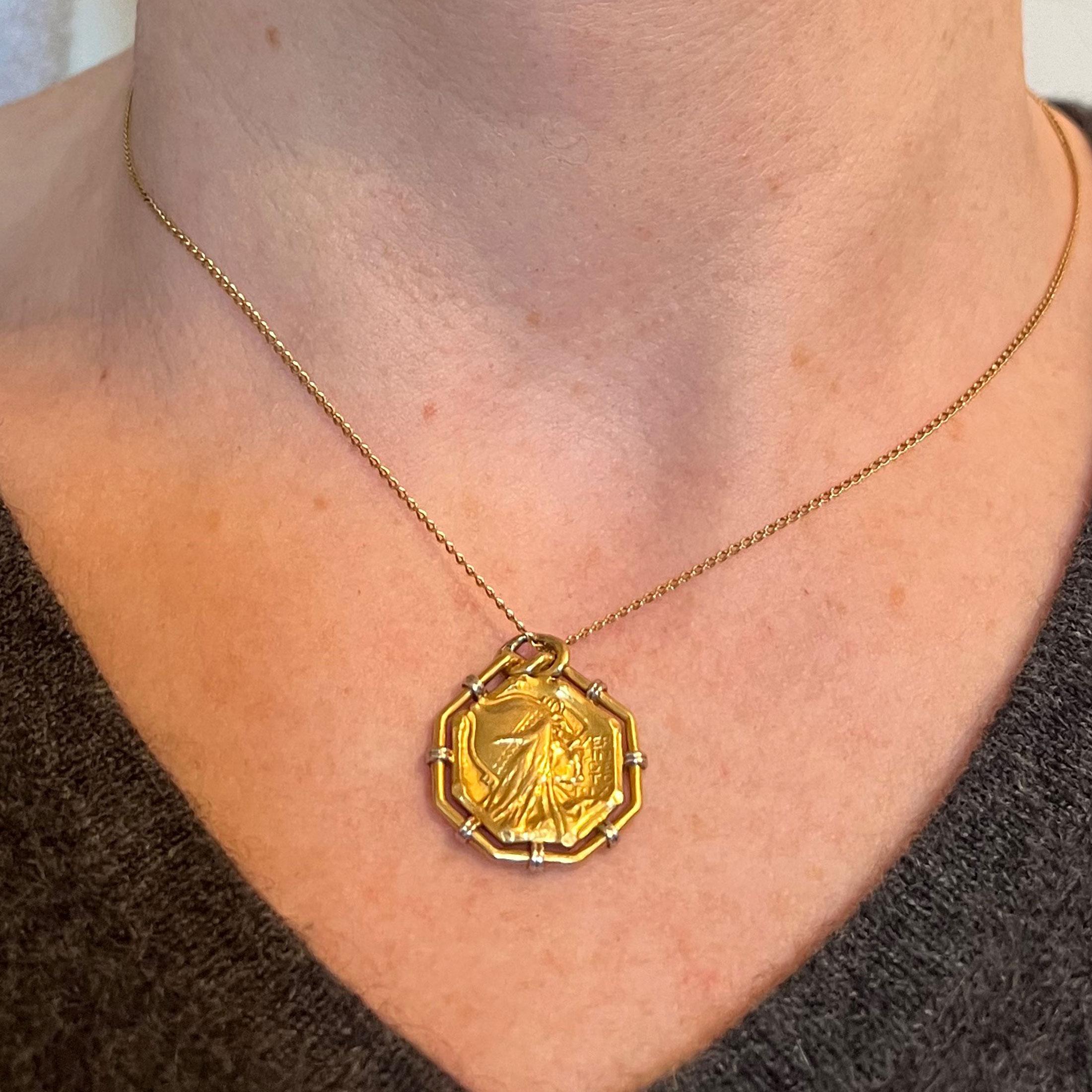 da uomo o donna Ciondolo con charme in oro giallo bianco 18 carati con vertigo francese Vercingetorige Gallia in vendita