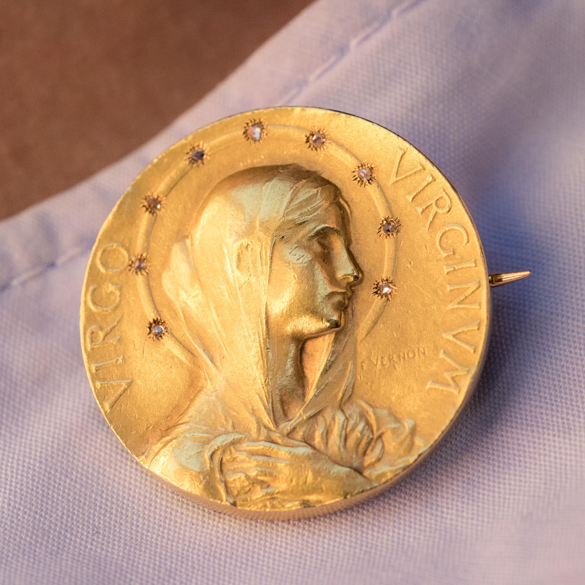French Vernon Art Nouveau 18 Karat Yellow Gold Virgin Diamonds Halo Brooch In Excellent Condition In Poitiers, FR