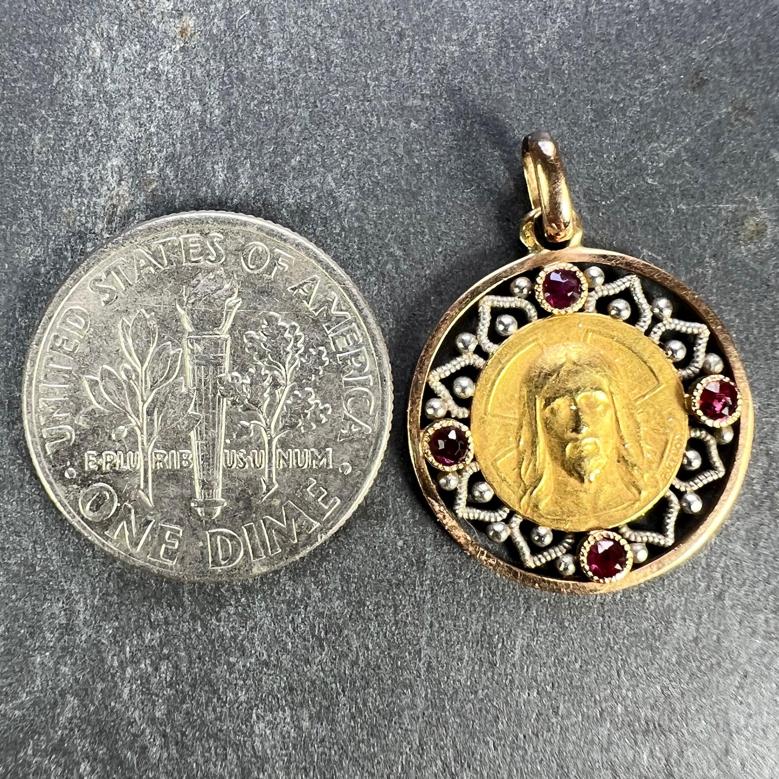 Colgante Medalla con Encanto de Rubí en Oro Amarillo de 18 quilates French Vernon Jesus Christ en venta 6