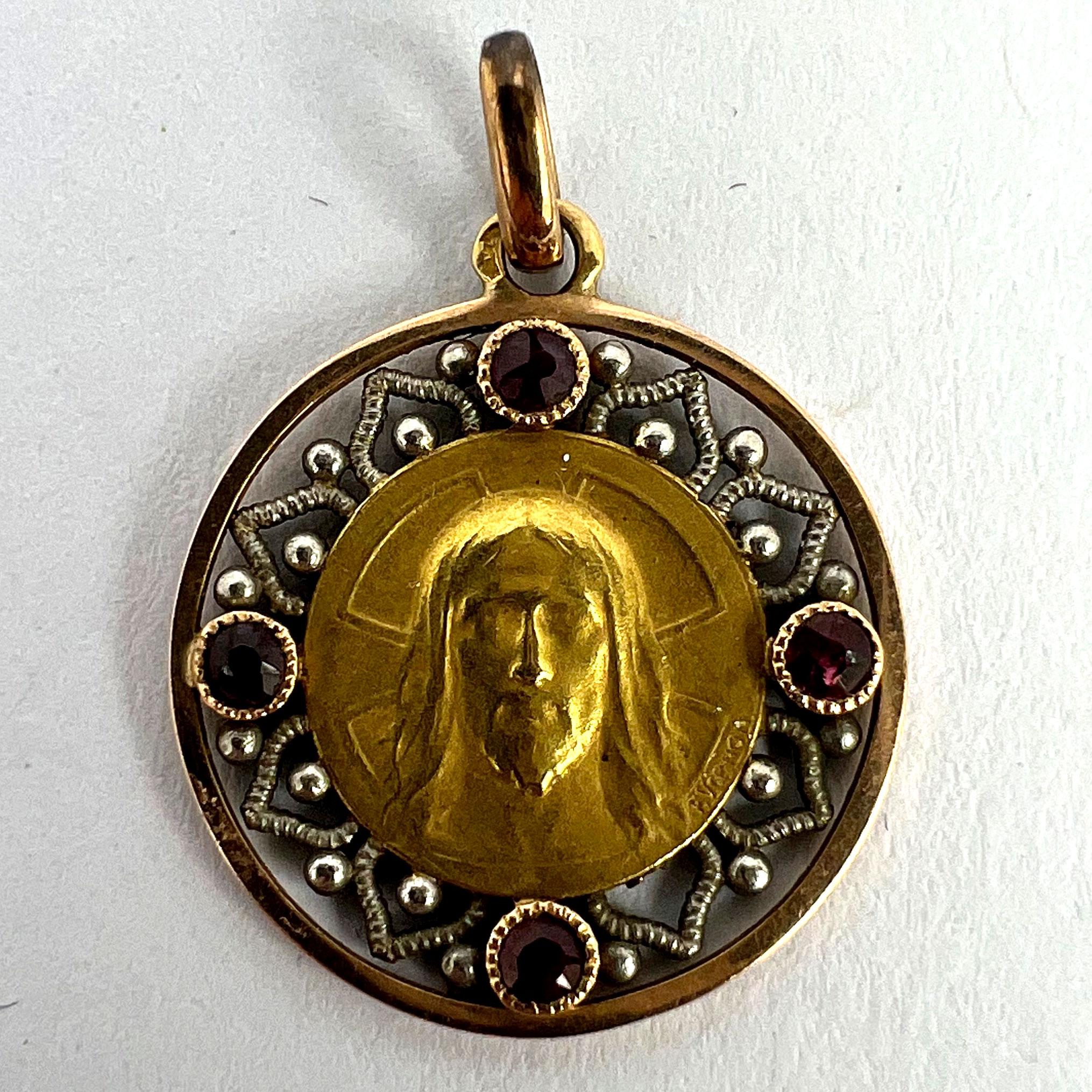 Colgante Medalla con Encanto de Rubí en Oro Amarillo de 18 quilates French Vernon Jesus Christ en venta 7