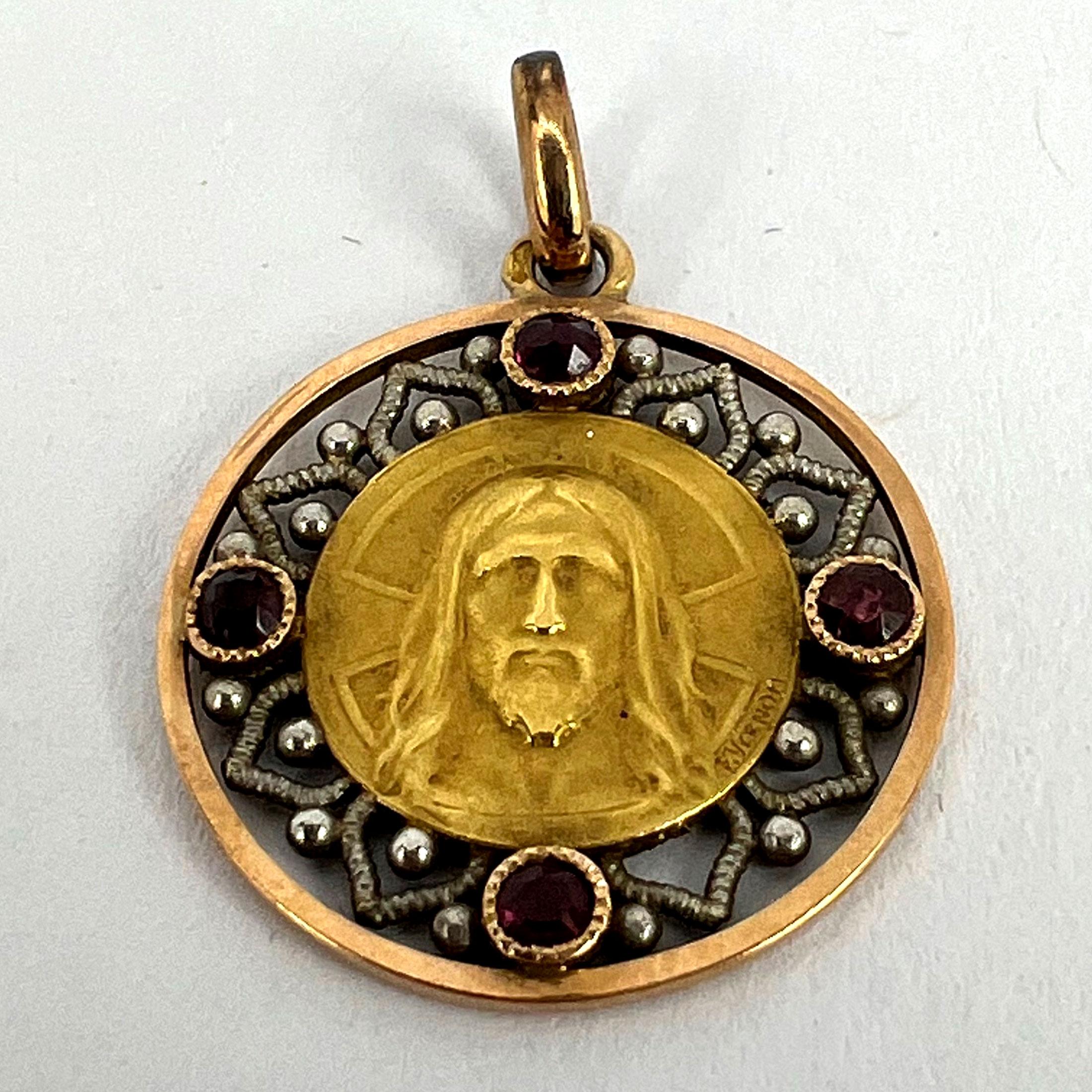 Colgante Medalla con Encanto de Rubí en Oro Amarillo de 18 quilates French Vernon Jesus Christ en venta 8