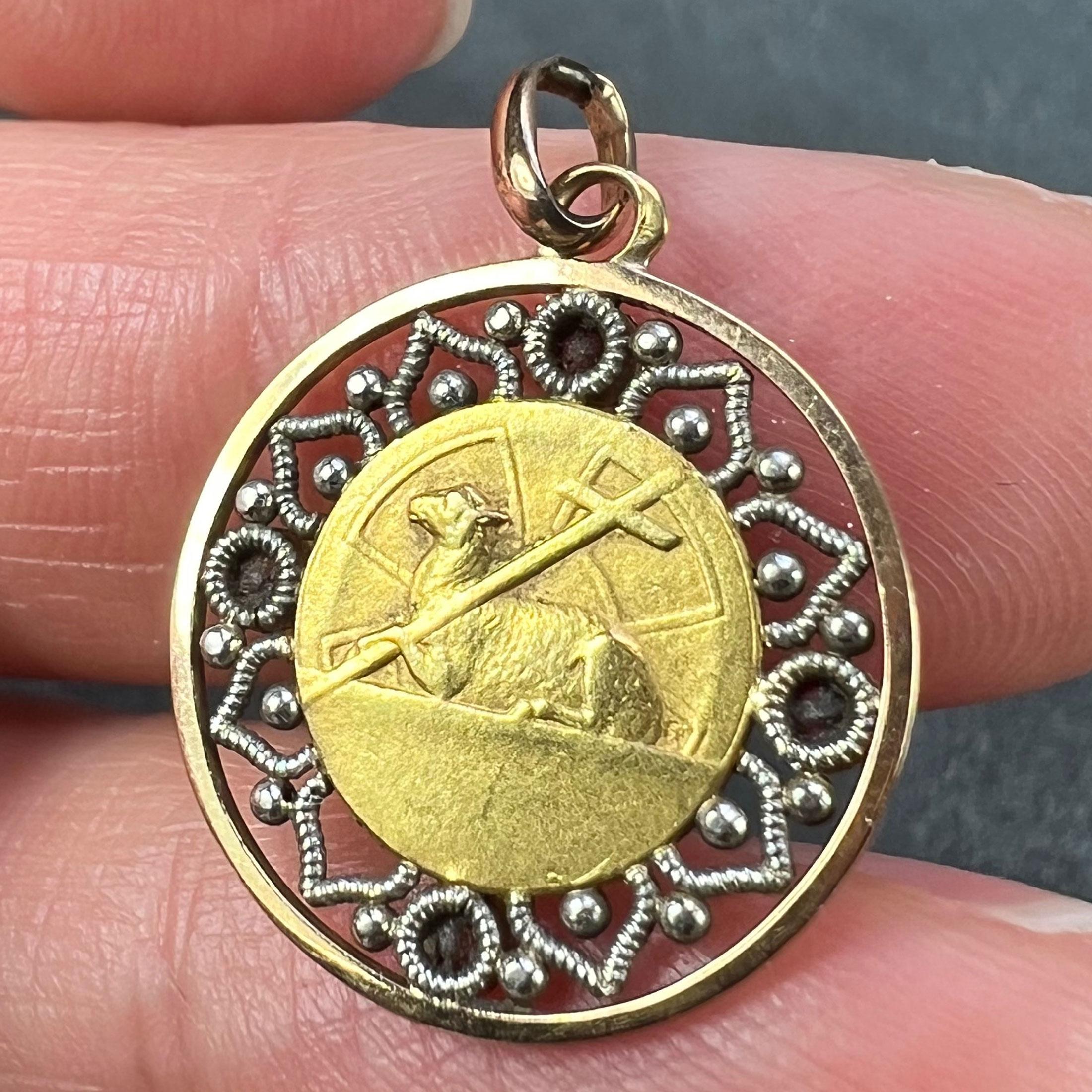 Colgante Medalla con Encanto de Rubí en Oro Amarillo de 18 quilates French Vernon Jesus Christ en venta 4