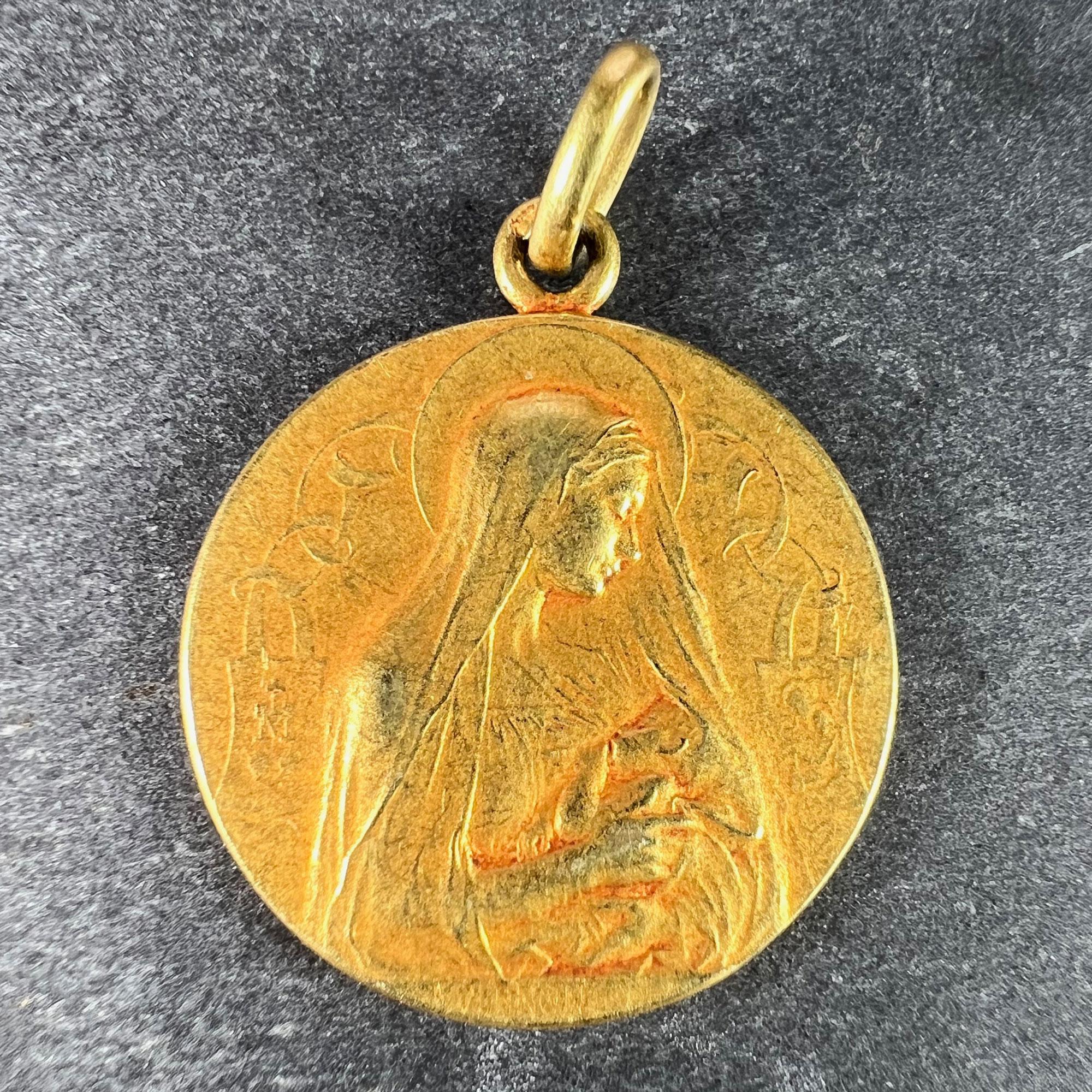 French Vernon Sacred Heart Madonna and Child 18K Yellow Gold Medal Pendant In Excellent Condition In London, GB