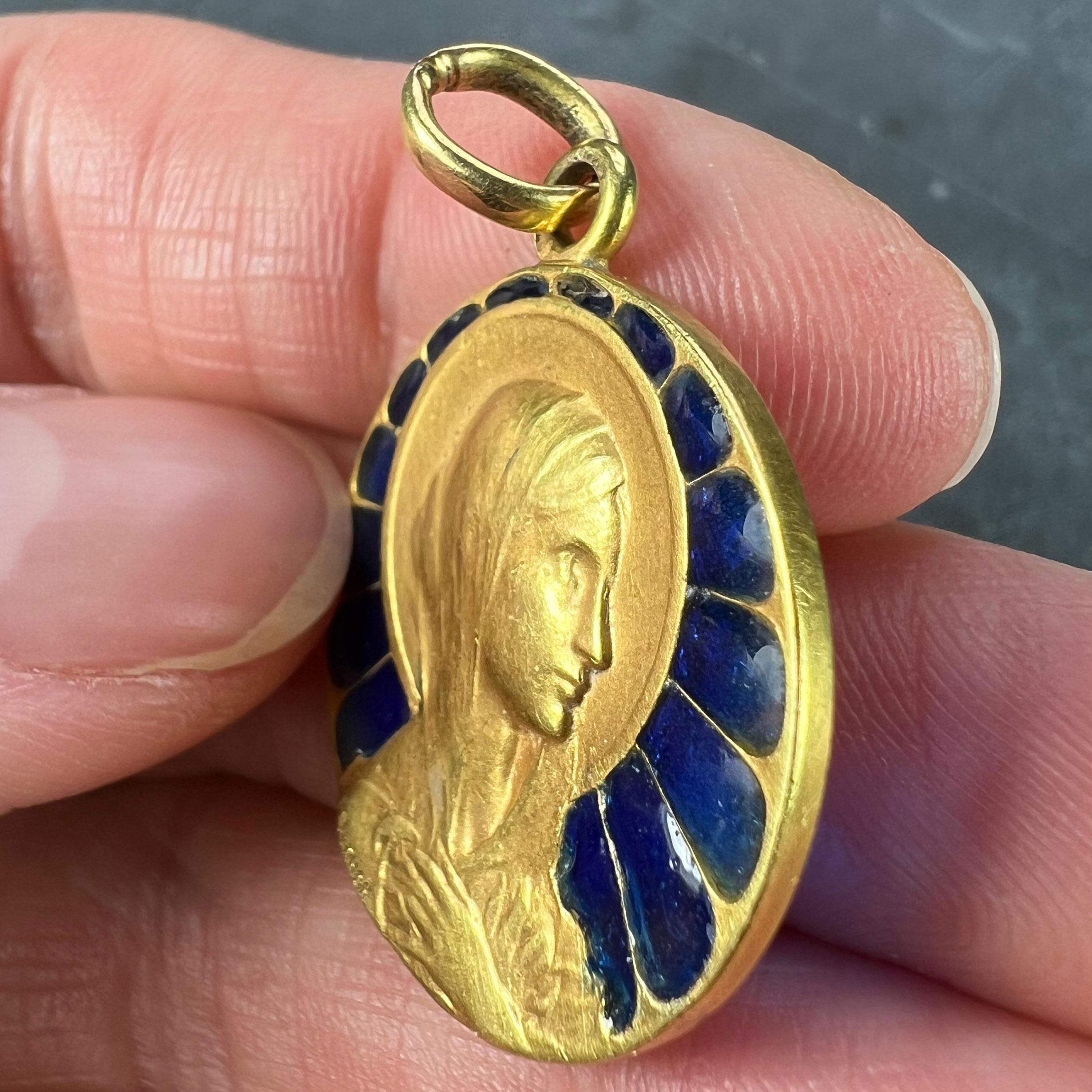 Colgante de oro amarillo de 18 quilates con esmalte French Vernon Virgin Mary Plique A Jour en venta 6