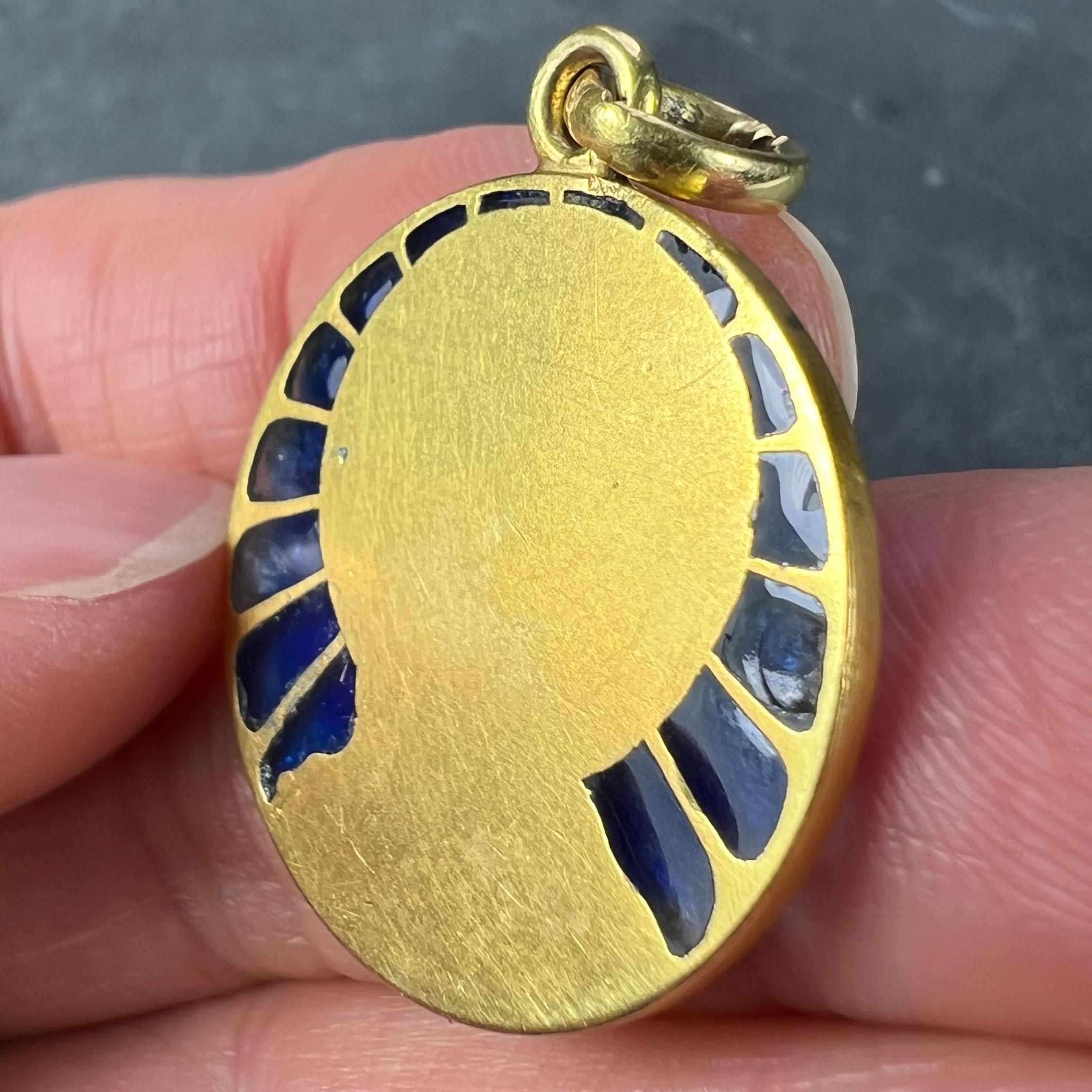 Colgante de oro amarillo de 18 quilates con esmalte French Vernon Virgin Mary Plique A Jour en venta 8