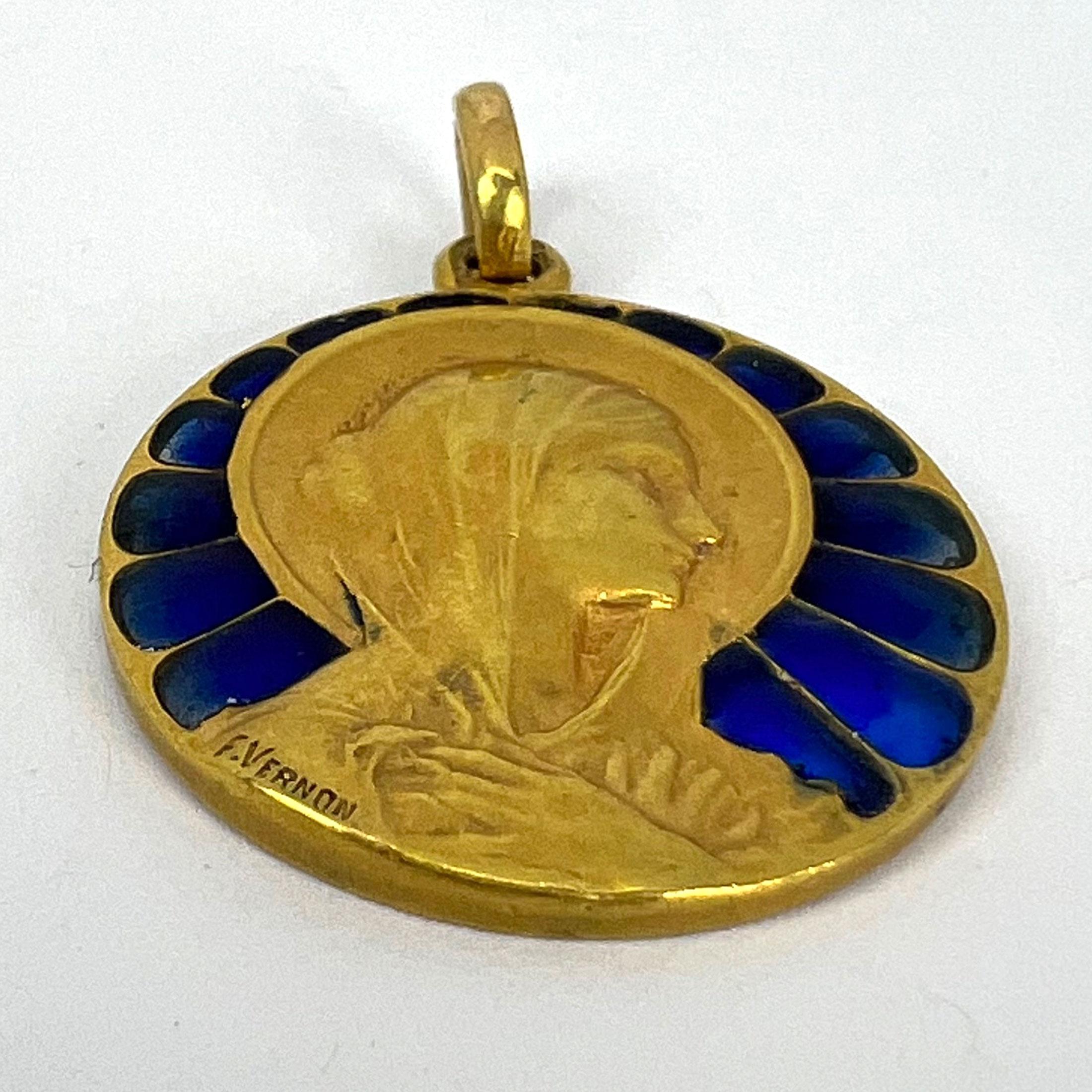 Colgante de oro amarillo de 18 quilates con esmalte French Vernon Virgin Mary Plique A Jour en venta 13