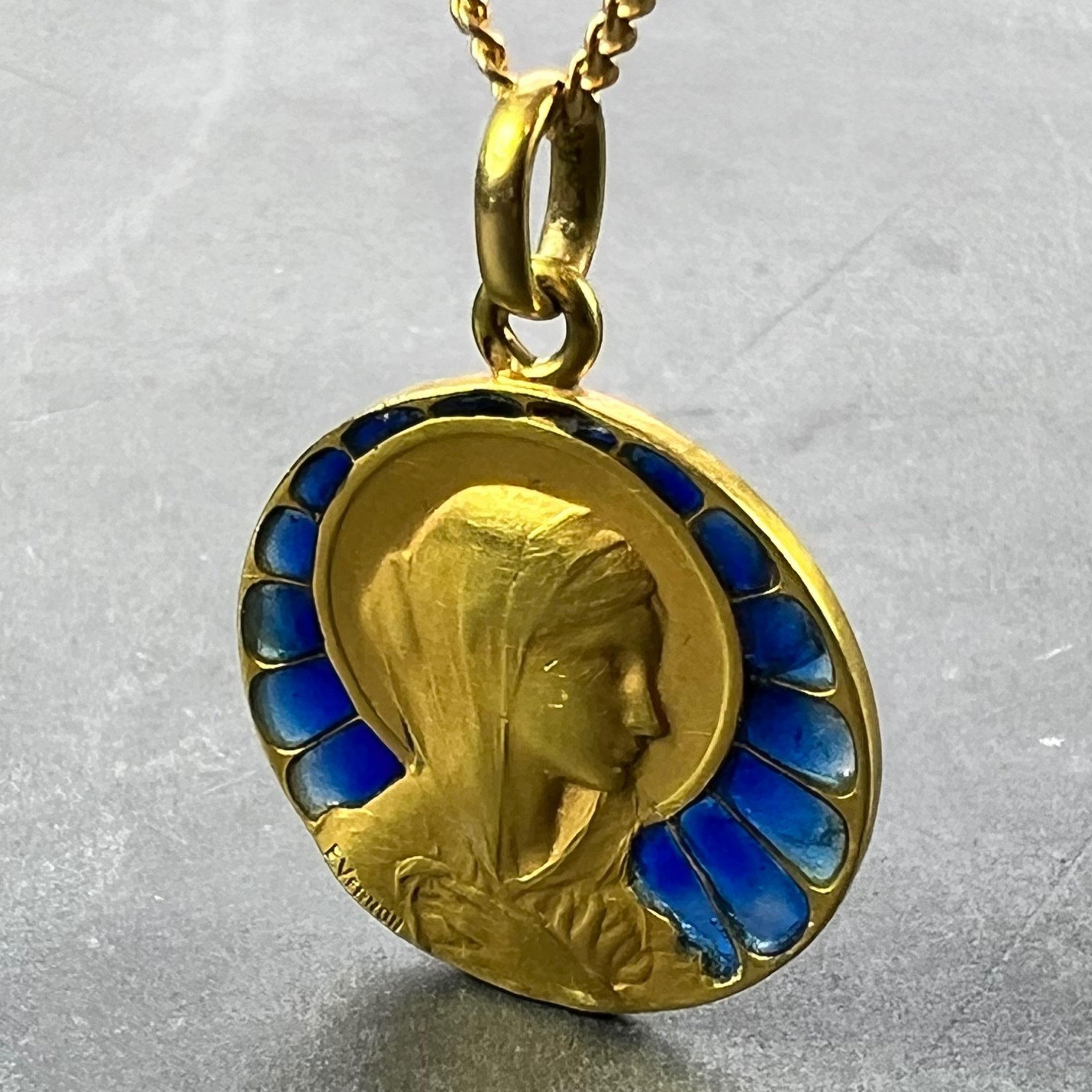 Colgante de oro amarillo de 18 quilates con esmalte French Vernon Virgin Mary Plique A Jour en Bueno estado para la venta en London, GB