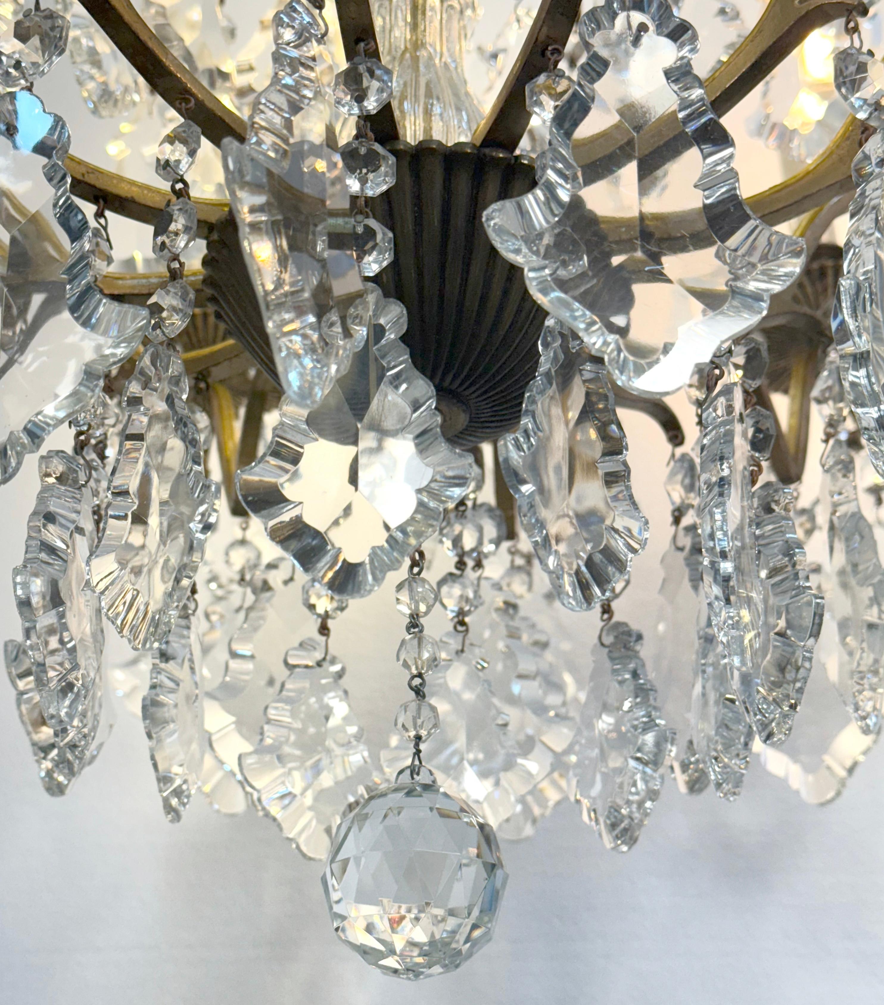 Lampadario francese Versailles a 2 livelli e 18 luci in cristallo in vendita 5