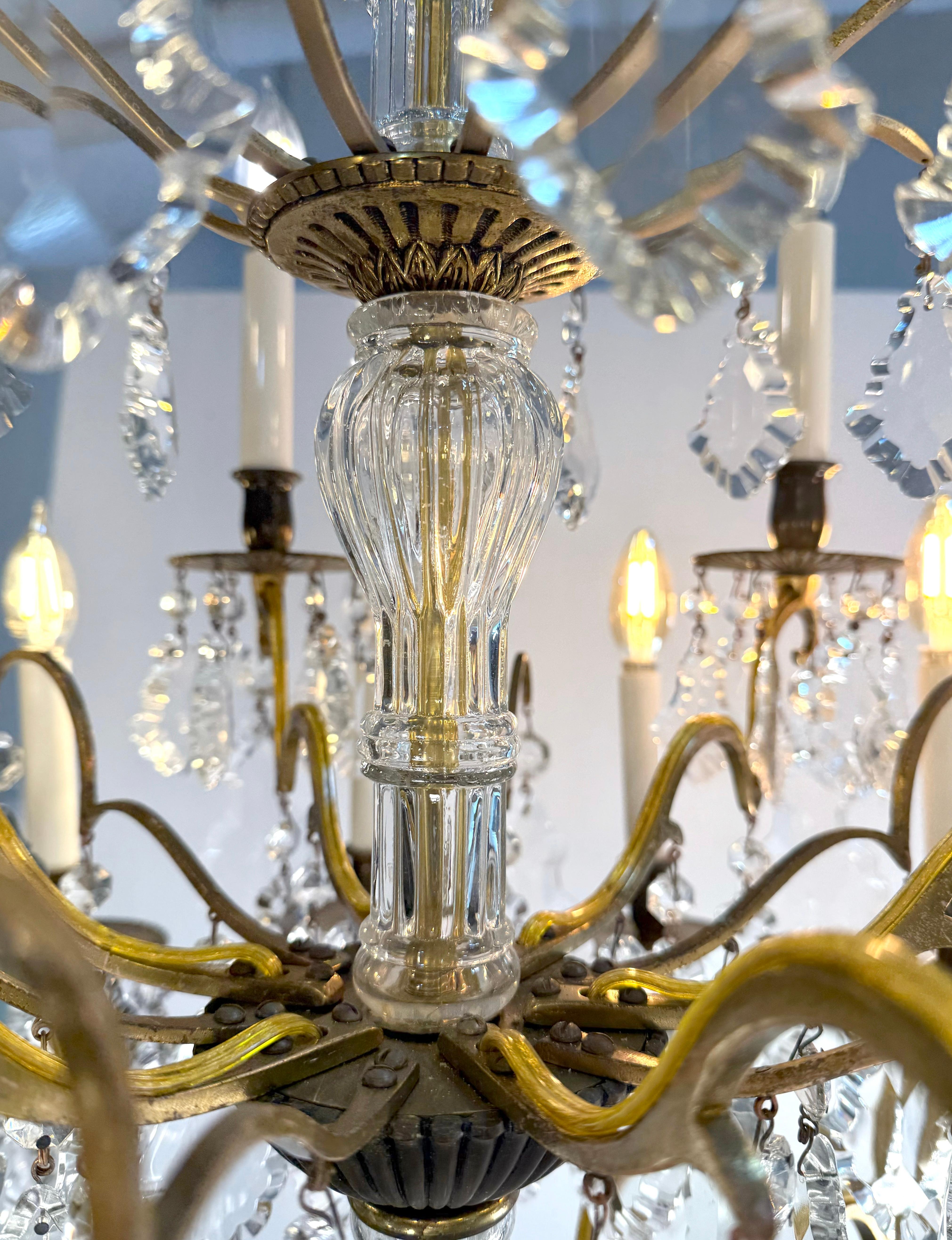 Lampadario francese Versailles a 2 livelli e 18 luci in cristallo in vendita 8