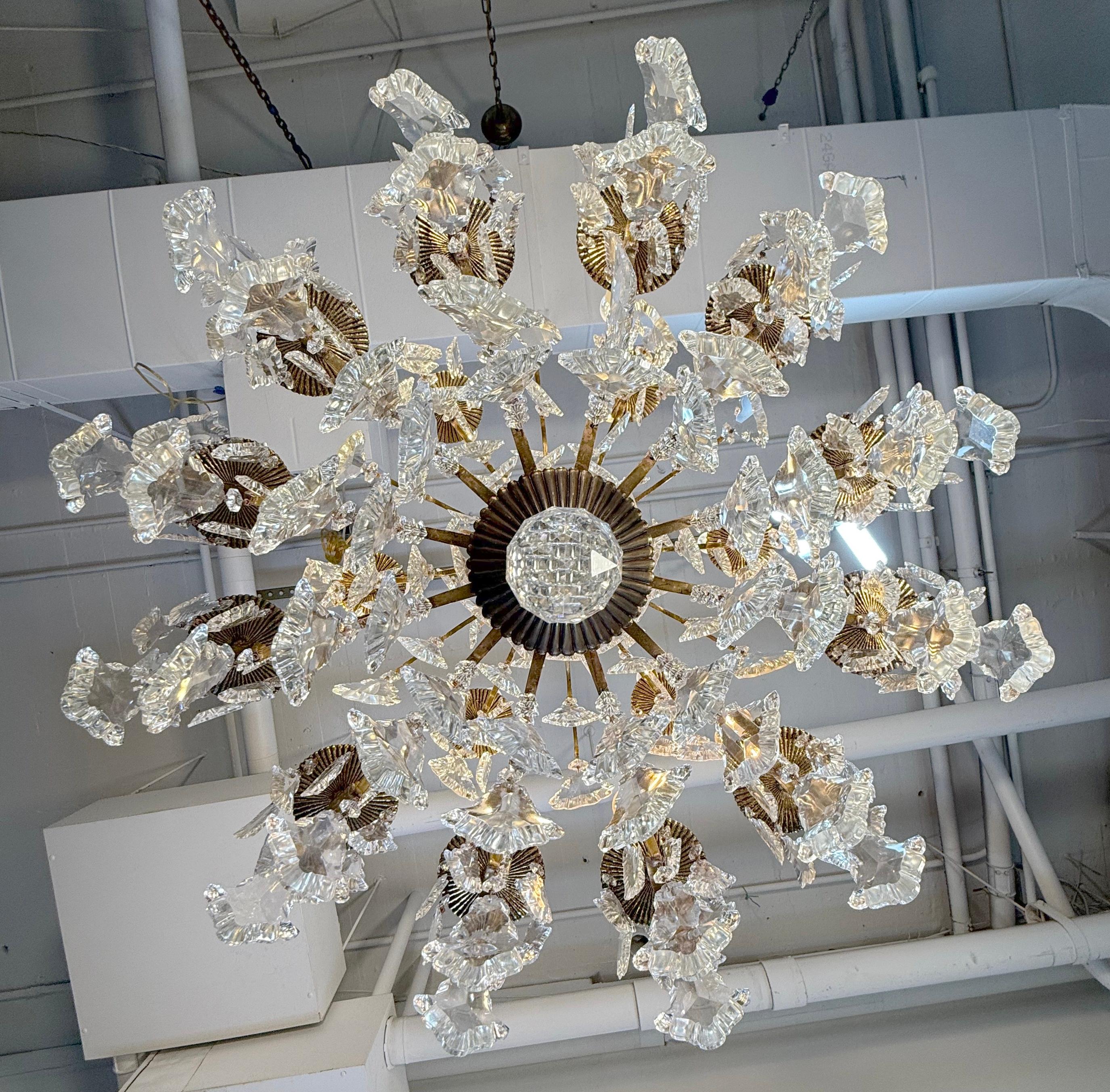 Lampadario francese Versailles a 2 livelli e 18 luci in cristallo in vendita 11