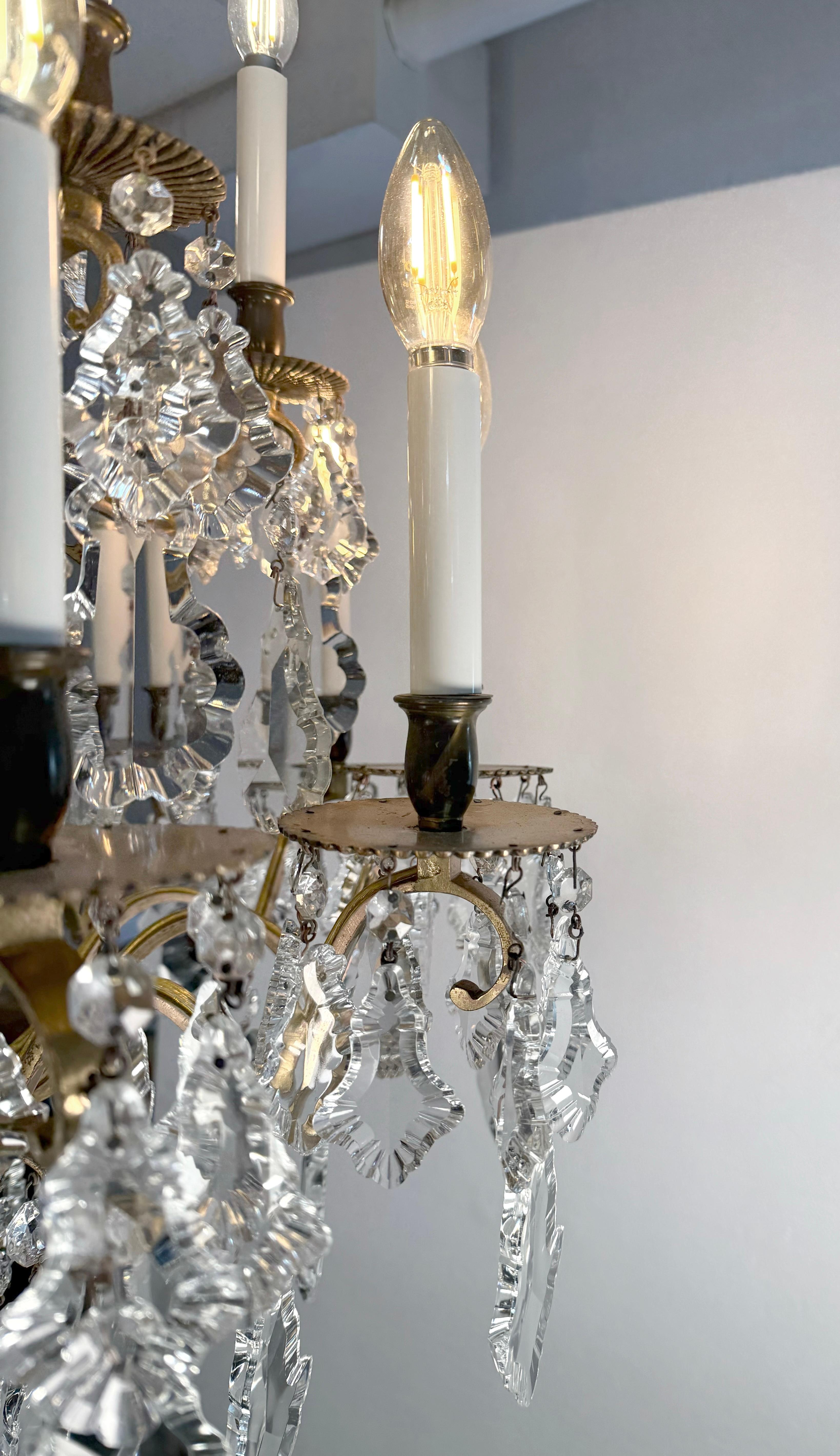 XX secolo Lampadario francese Versailles a 2 livelli e 18 luci in cristallo in vendita