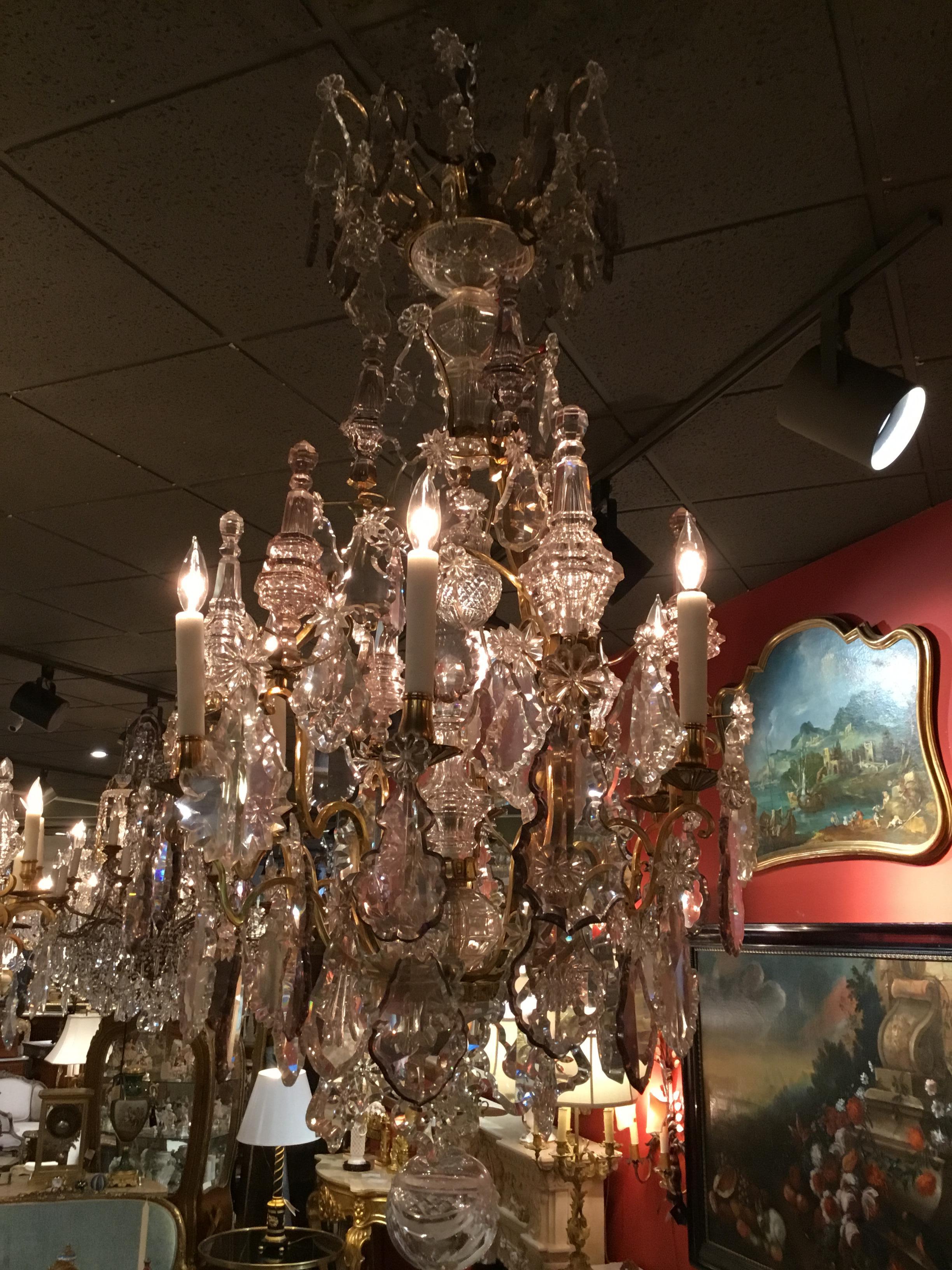 Exceptional French chandelier in the Versailles style with gilt bronze
Scrolling arms and very large crystals in clear and alternating light smokey
topaz colors. Large finials of crystal surround the perimeter of this
beautiful chandelier.

   
