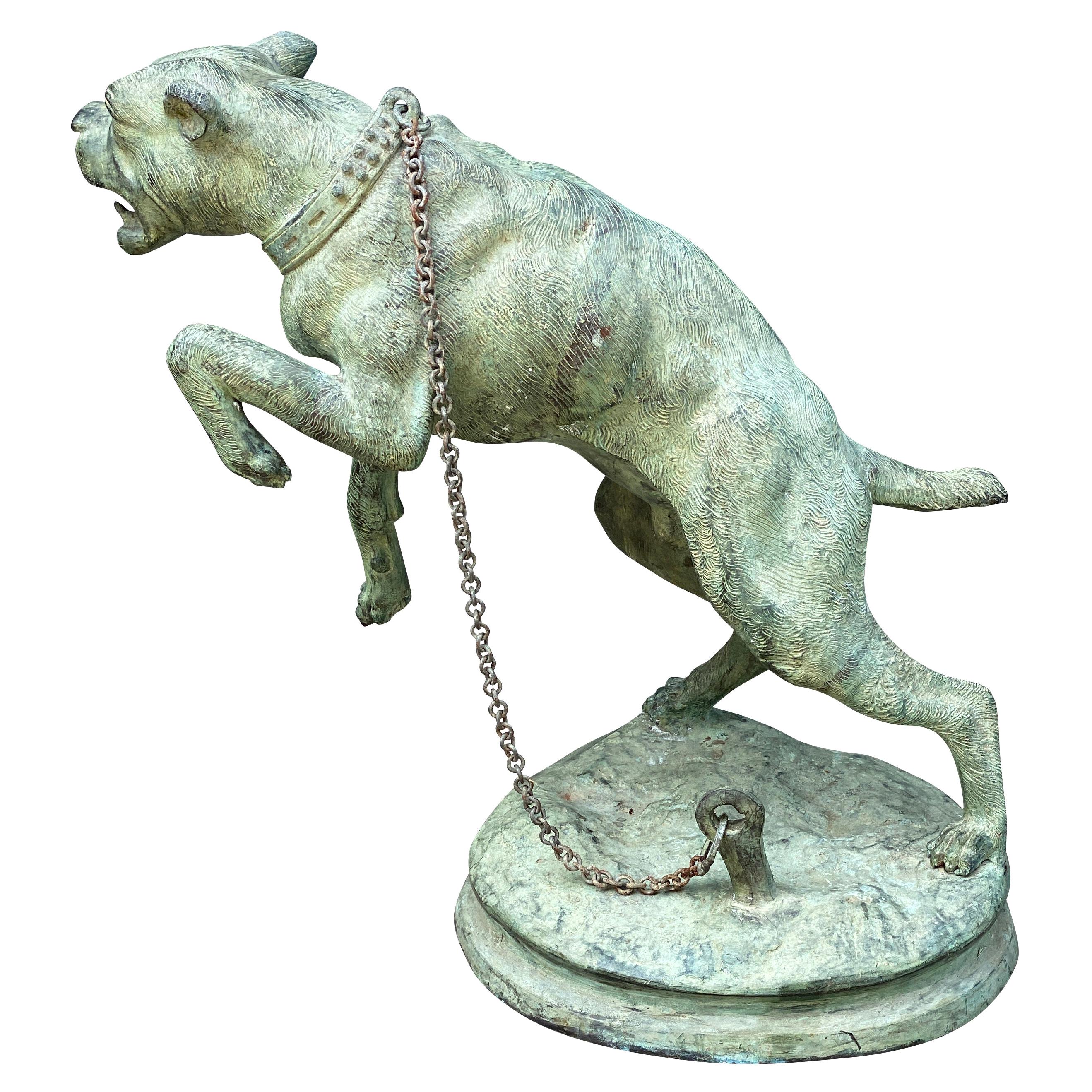 Sculpture de jardin d'un Mastiff en bronze du Vertigris français