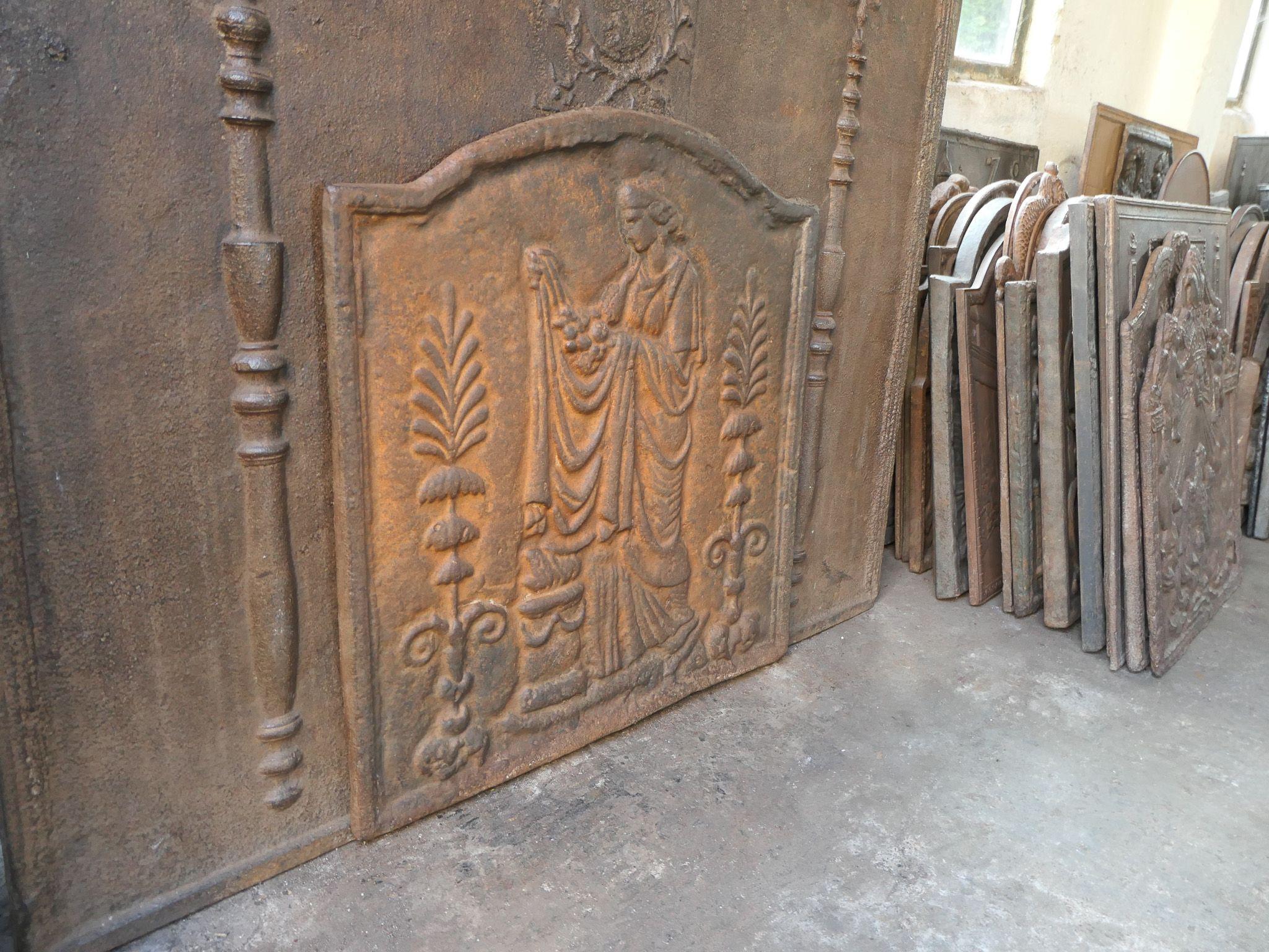 French 'Vestal Virgin' Fireback / Backsplash, 20th Century For Sale 4