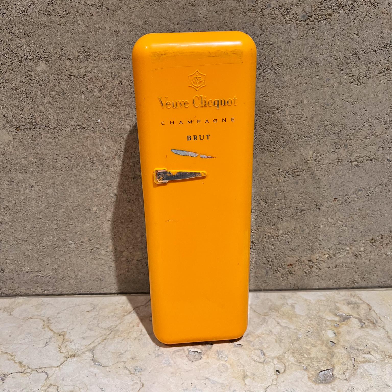 French Veuve Clicquot Champagne Brut Cooler Fridge Case Box Tin only
13.5 H x   4.5 W x 4 D
Preowned Condition
Refer to images