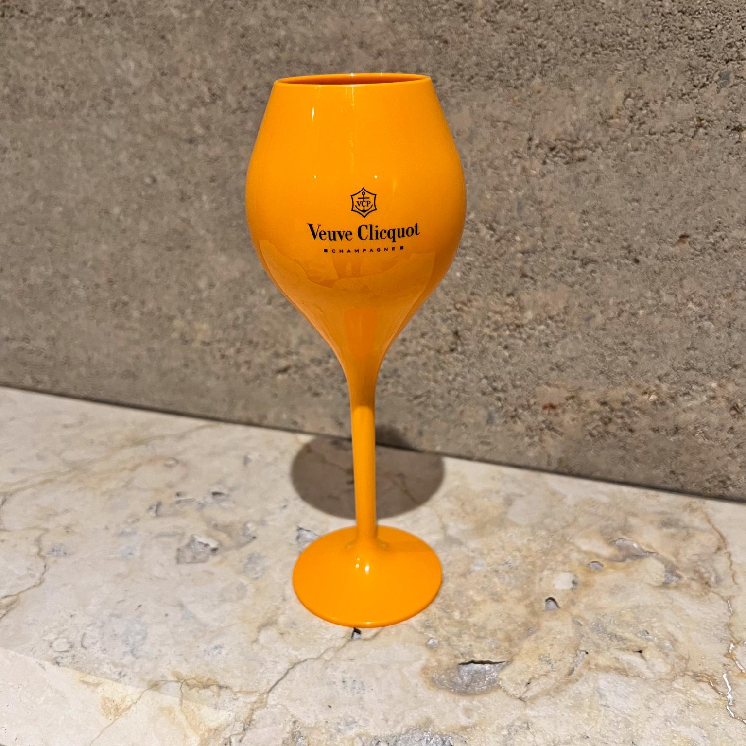 French Veuve Clicquot Champagne Brut Acrylic Glass Flute
8.25 H x   3 diameter
Preowned Condition
Refer to images