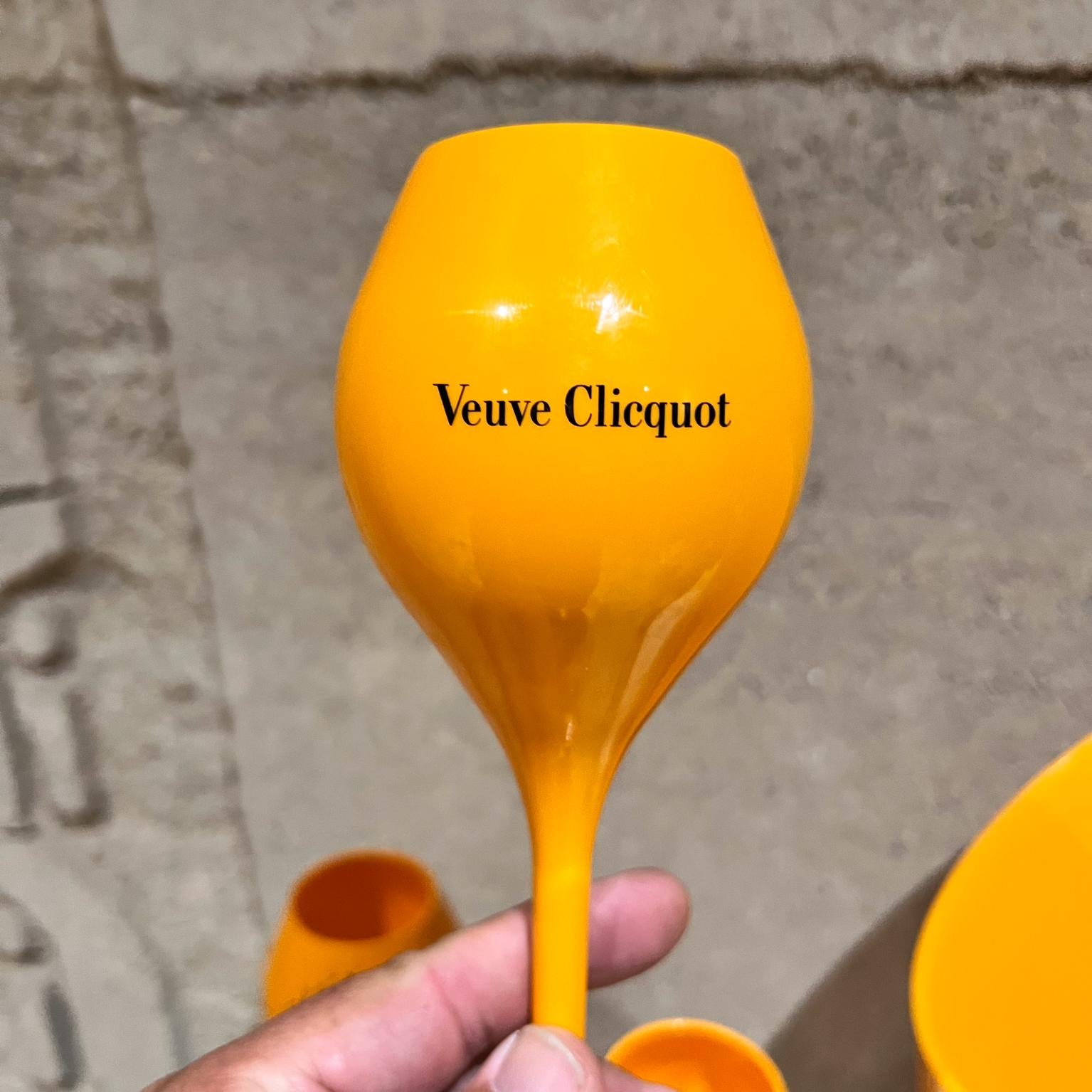 Französisches Veuve Clicquot Orange Champagner-Eiskübel-Set aus vier Glas (Moderne) im Angebot
