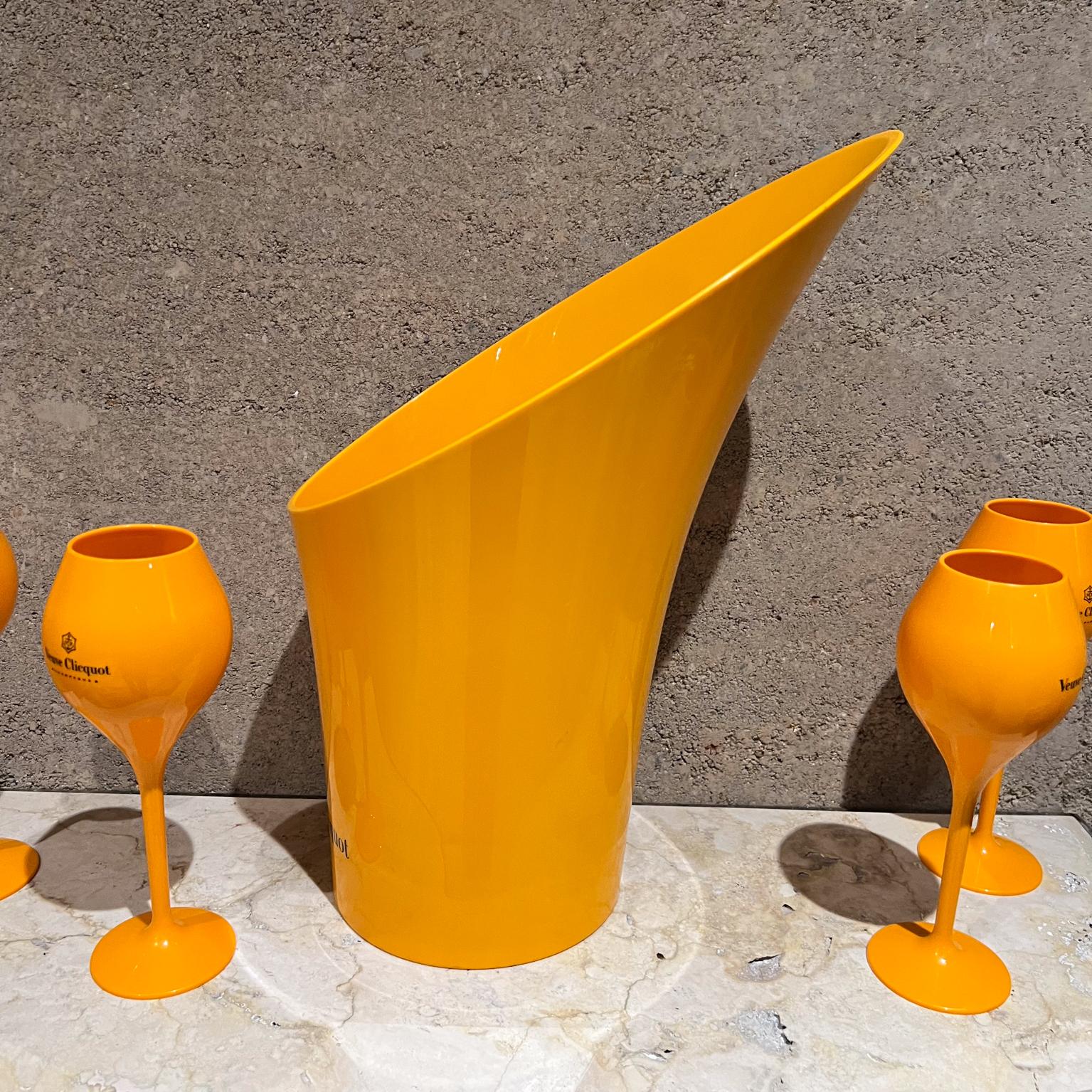 Französisches Veuve Clicquot Orange Champagner-Eiskübel-Set aus vier Glas (Acryl) im Angebot