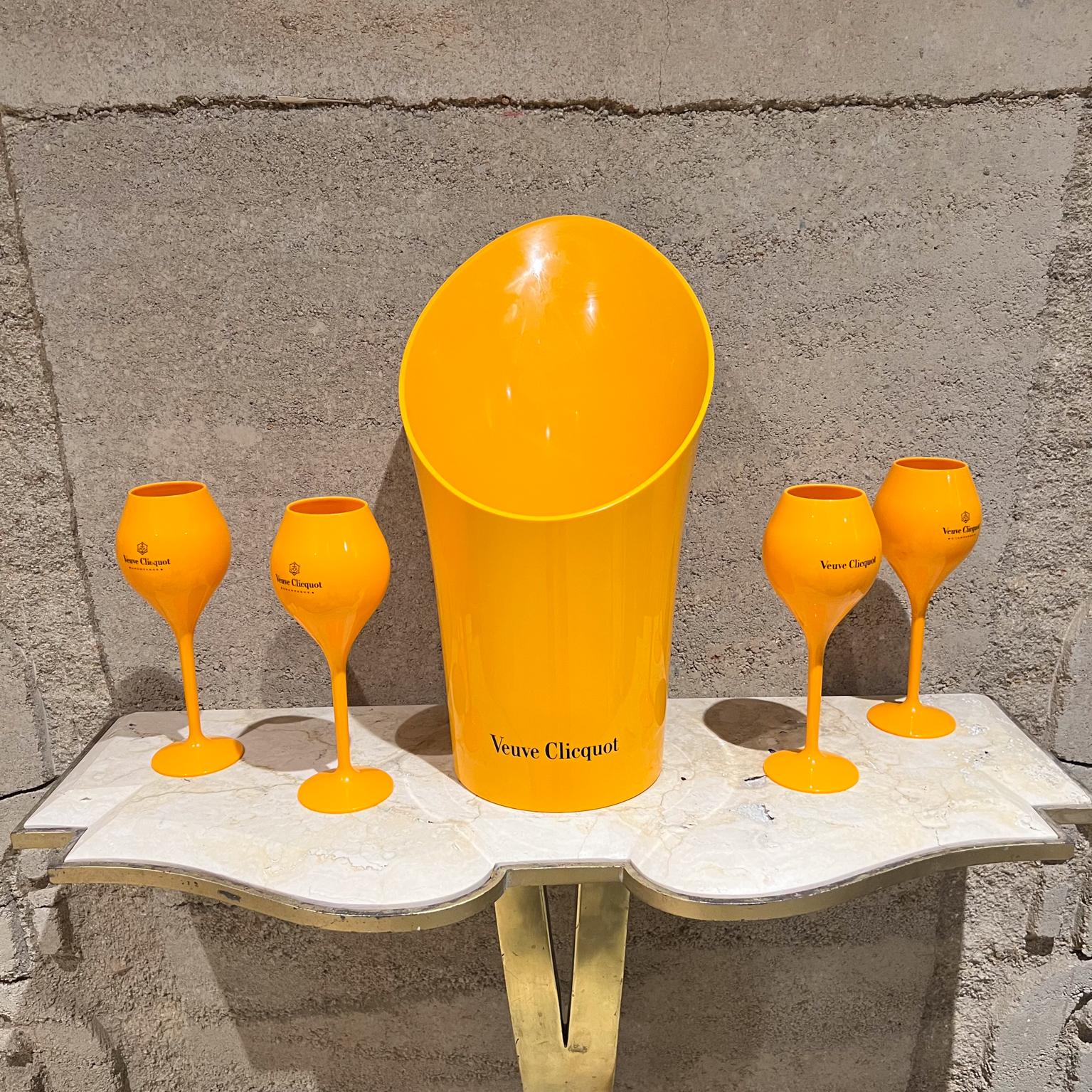 Französisches Veuve Clicquot Orange Champagner-Eiskübel-Set aus vier Glas im Angebot 1