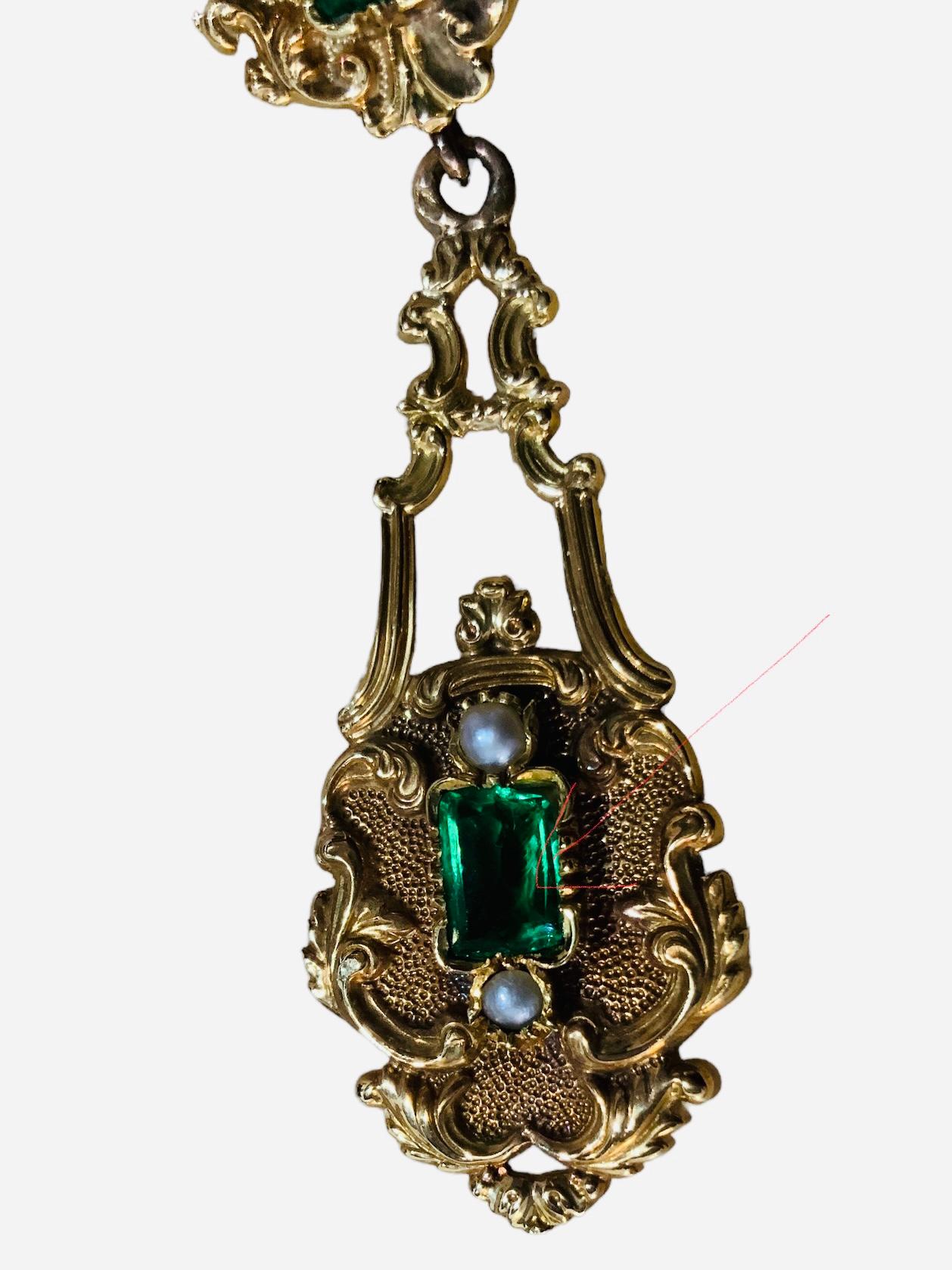 Französisch viktorianischen 18K Gold grünes Glas Paar Tropfen Ohrringe  (Viktorianisch) im Angebot