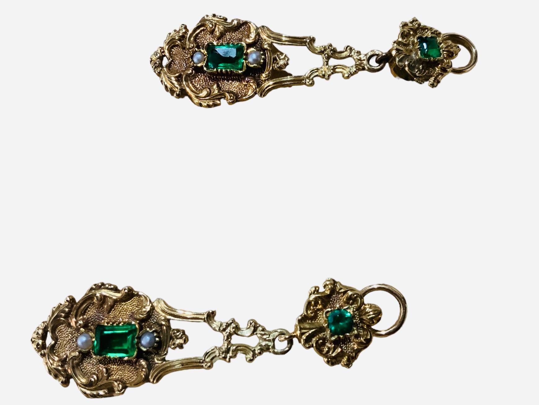 Französisch viktorianischen 18K Gold grünes Glas Paar Tropfen Ohrringe  im Zustand „Gut“ im Angebot in Guaynabo, PR