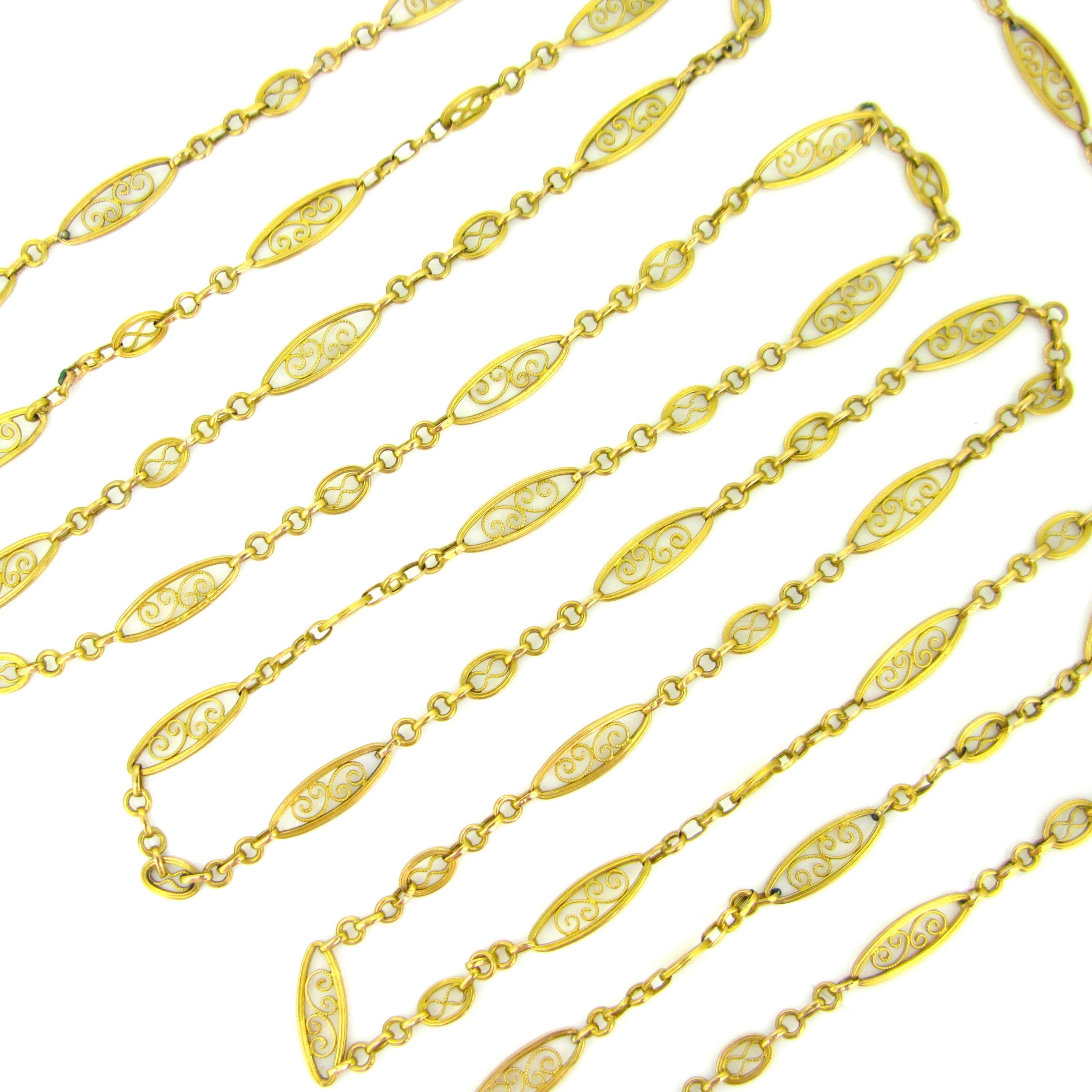 Weight: 23,08gr

Metal: 18kt yellow gold

Hallmarks: French, eagle’s head

Condition: Very good

Comments: This long chain is from the late Victorian period, circa 1880. It is made in 18k yellow gold since it is marked with the French eagle’s head.
