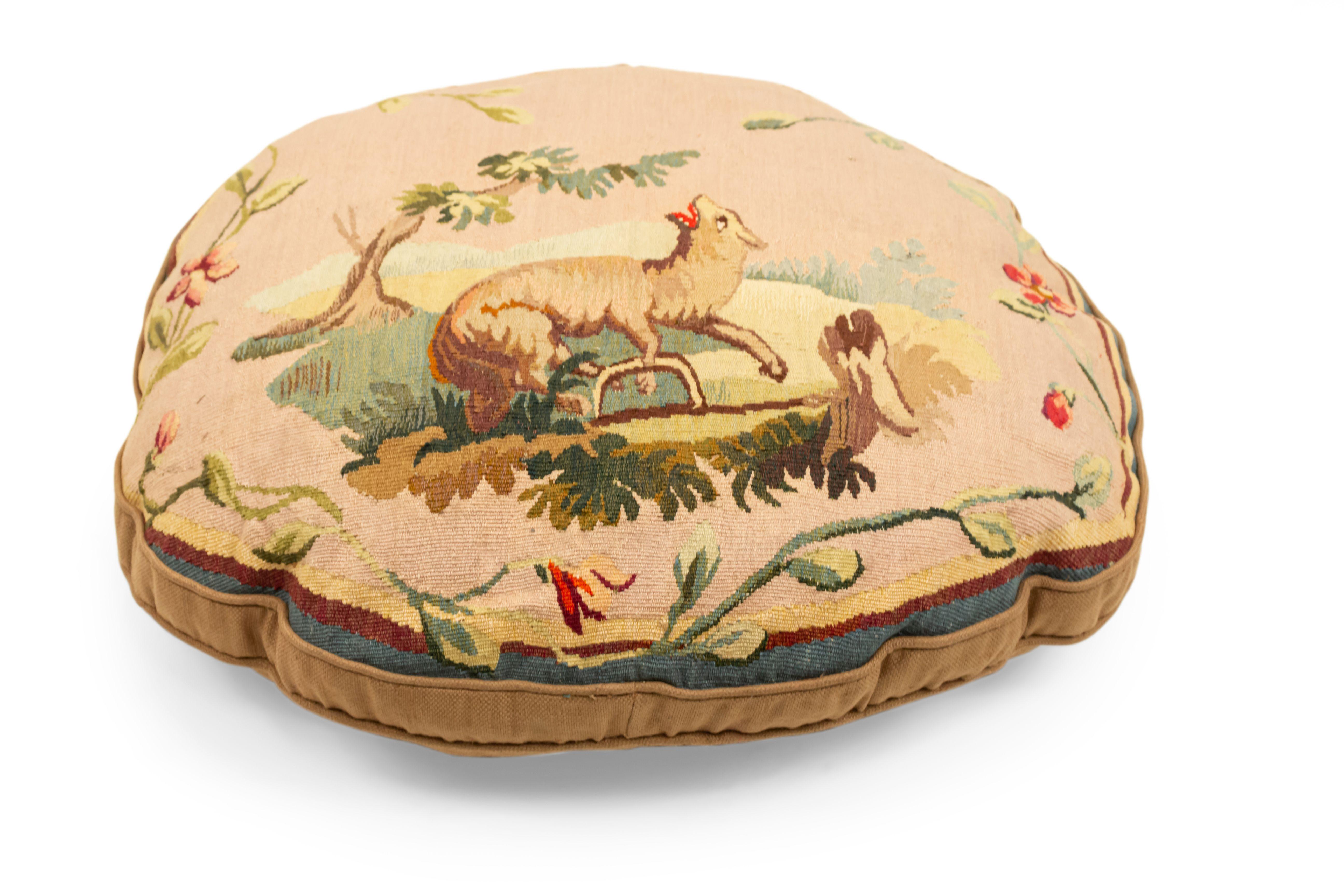 Francese Cuscino Aubusson vittoriano francese raffigurante un lupo in vendita