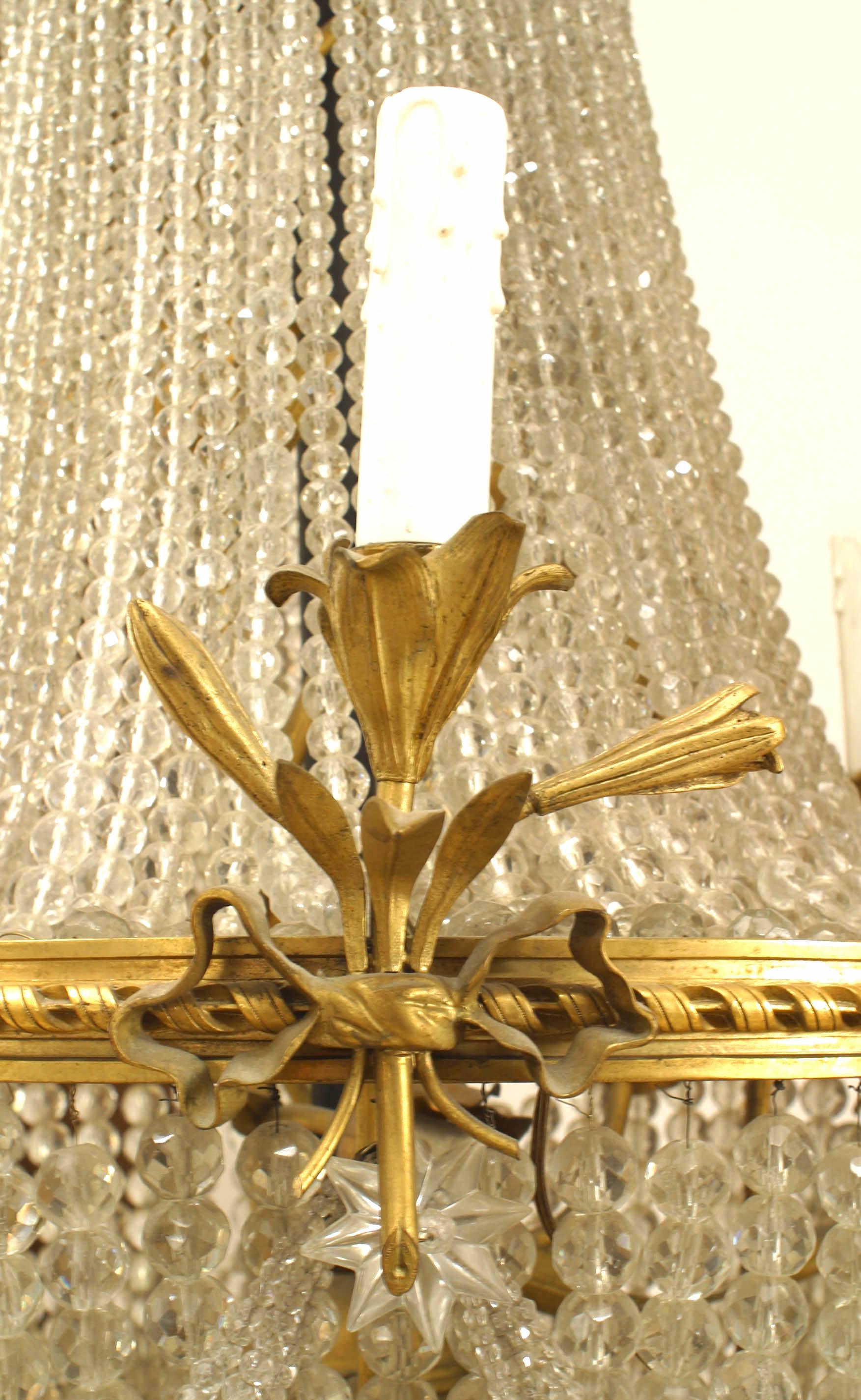 Viktorianischer Kronleuchter aus Perlenkristall und Messing im viktorianischen Stil im Zustand „Gut“ im Angebot in New York, NY