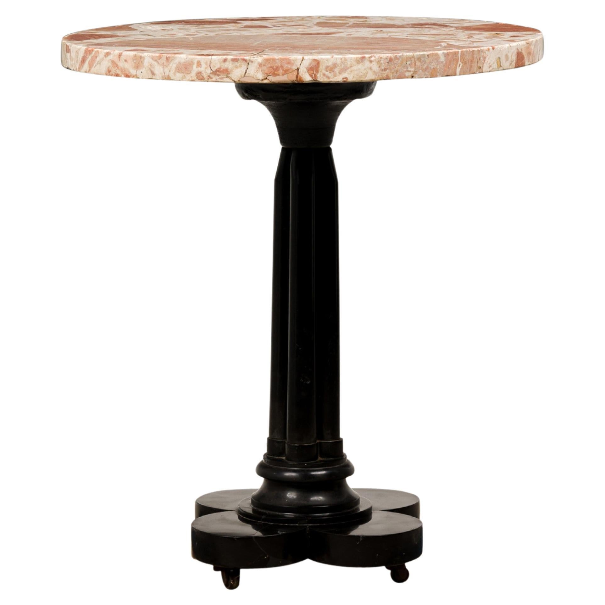 Mesa auxiliar Victoriana Francesa Floral de Mármol Negro en venta