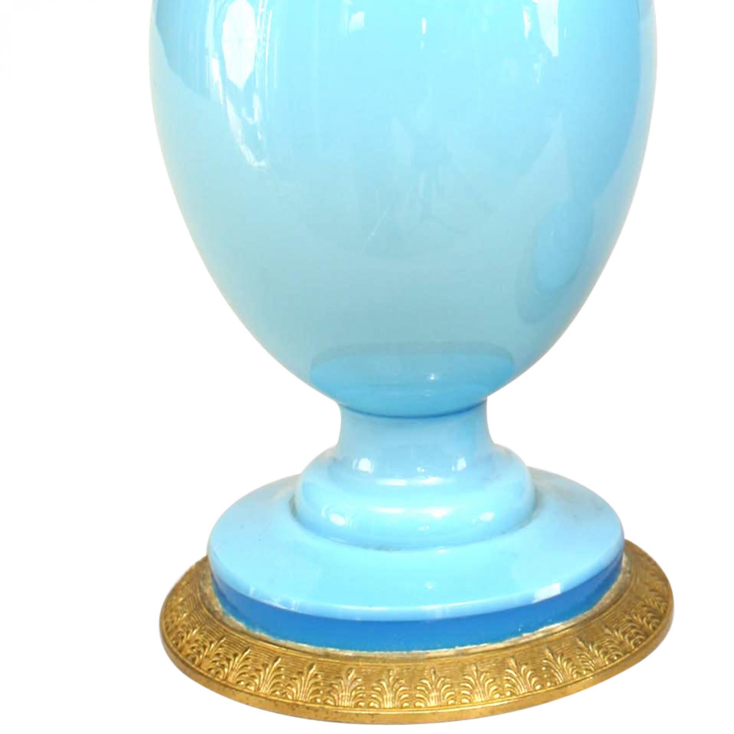 Francese Bottiglie per profumo in French Opaline blu vittoriane in vendita