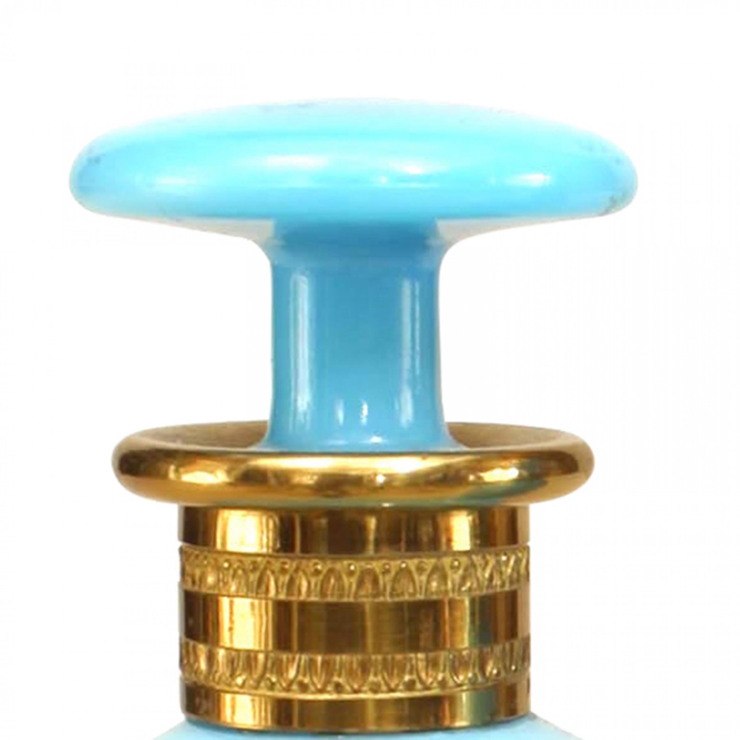 Fatto a mano Bottiglie per profumo in French Opaline blu vittoriane in vendita