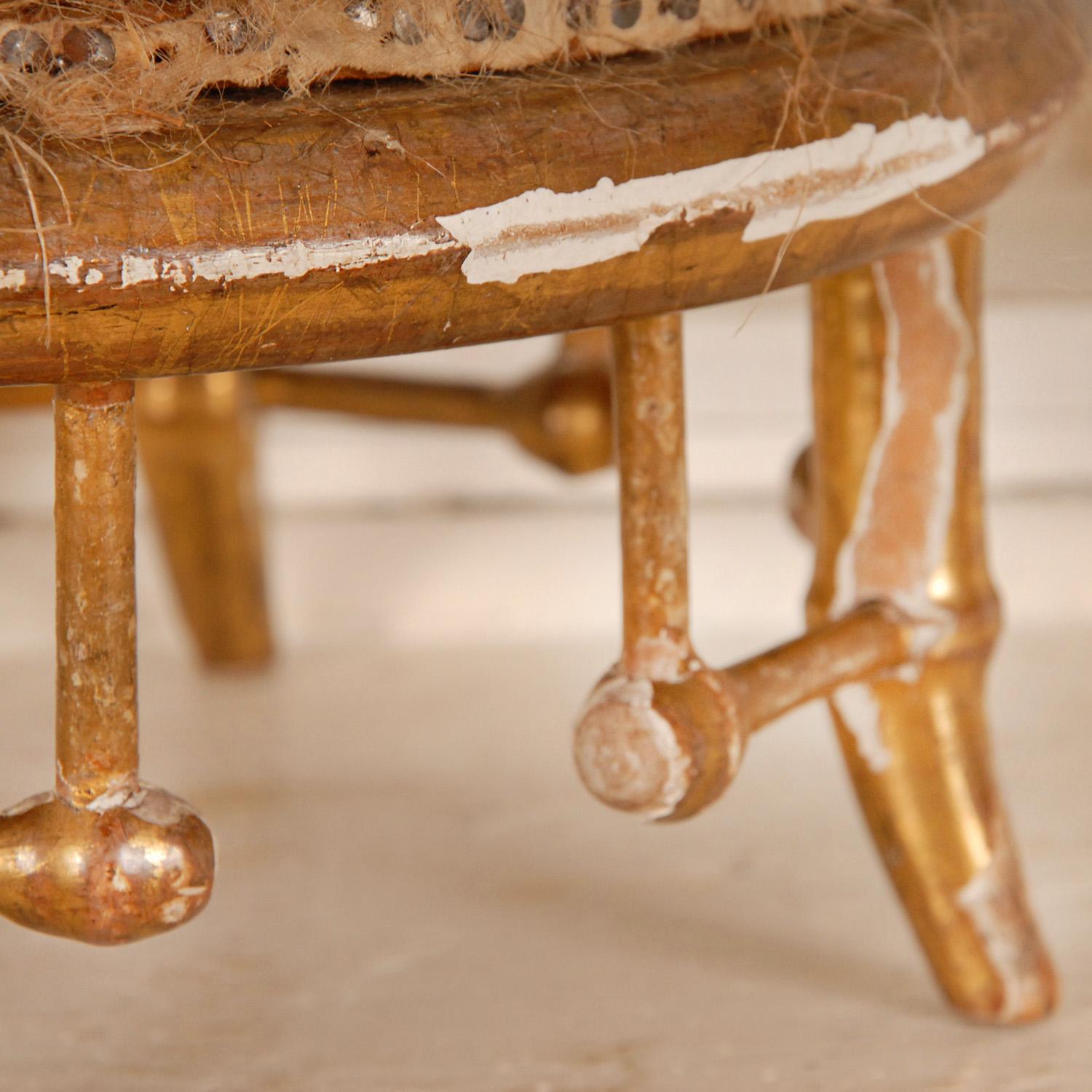 XIXe siècle Couronne de mariage victorienne sur stand en bois doré en vente