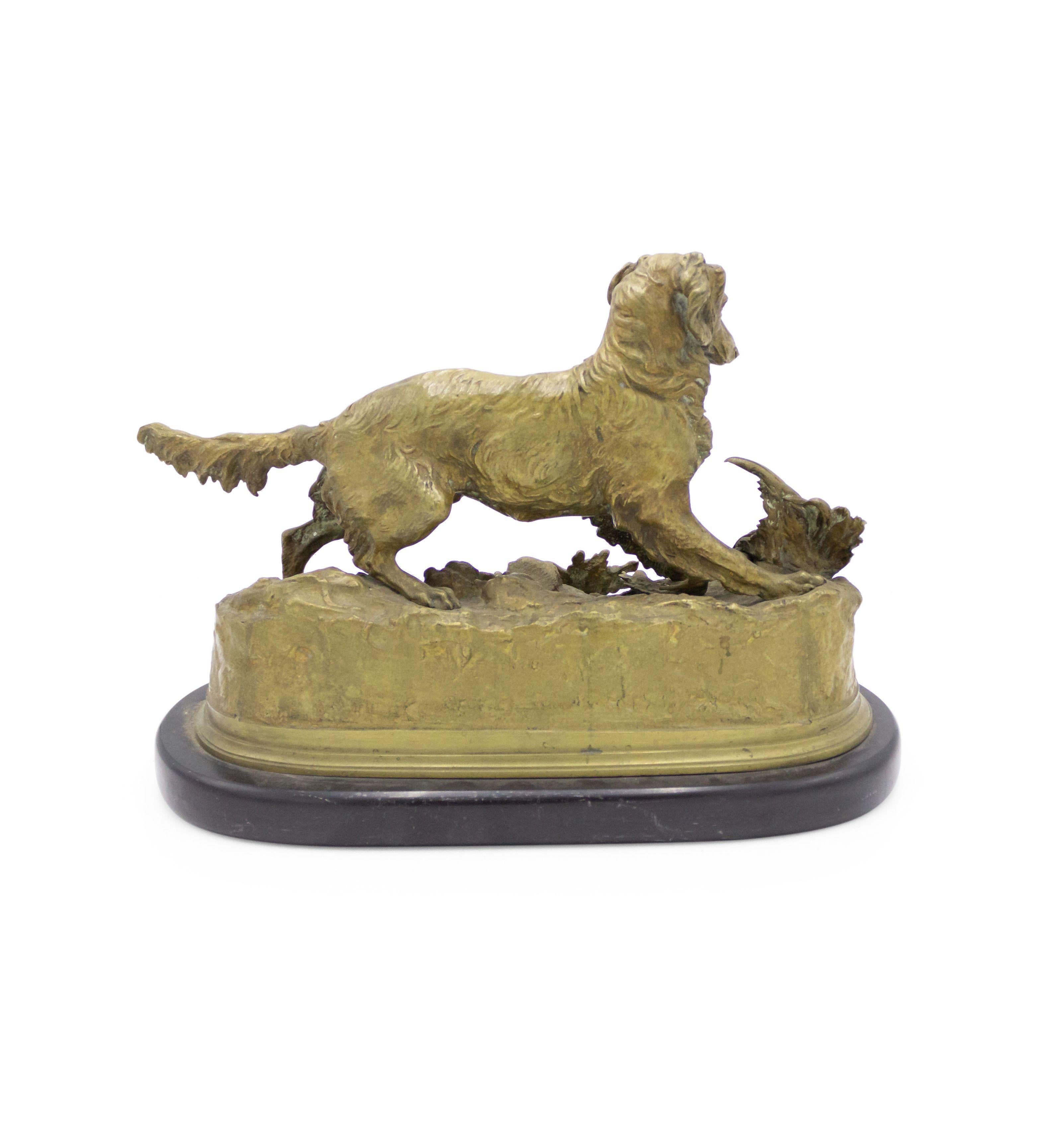 Französische viktorianische Bronze-Hundefigur auf einem ovalen Marmorsockel im Angebot 2