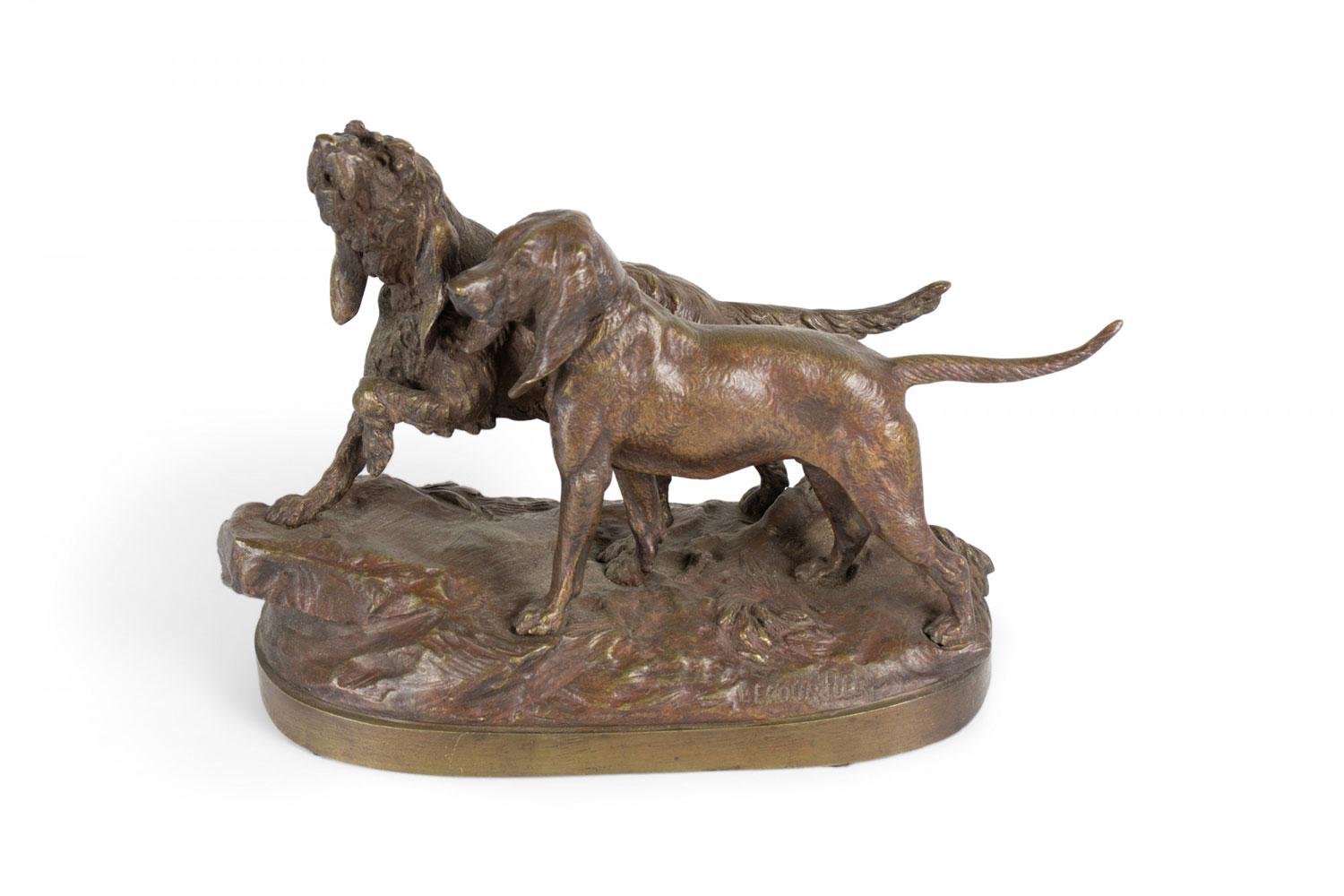 Figura vittoriana francese in bronzo di due cani, uno con il pelo lungo, su base ovale (att: Lecourtier)