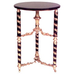 Table d'appoint victorienne française en bronze doré et porcelaine bleue