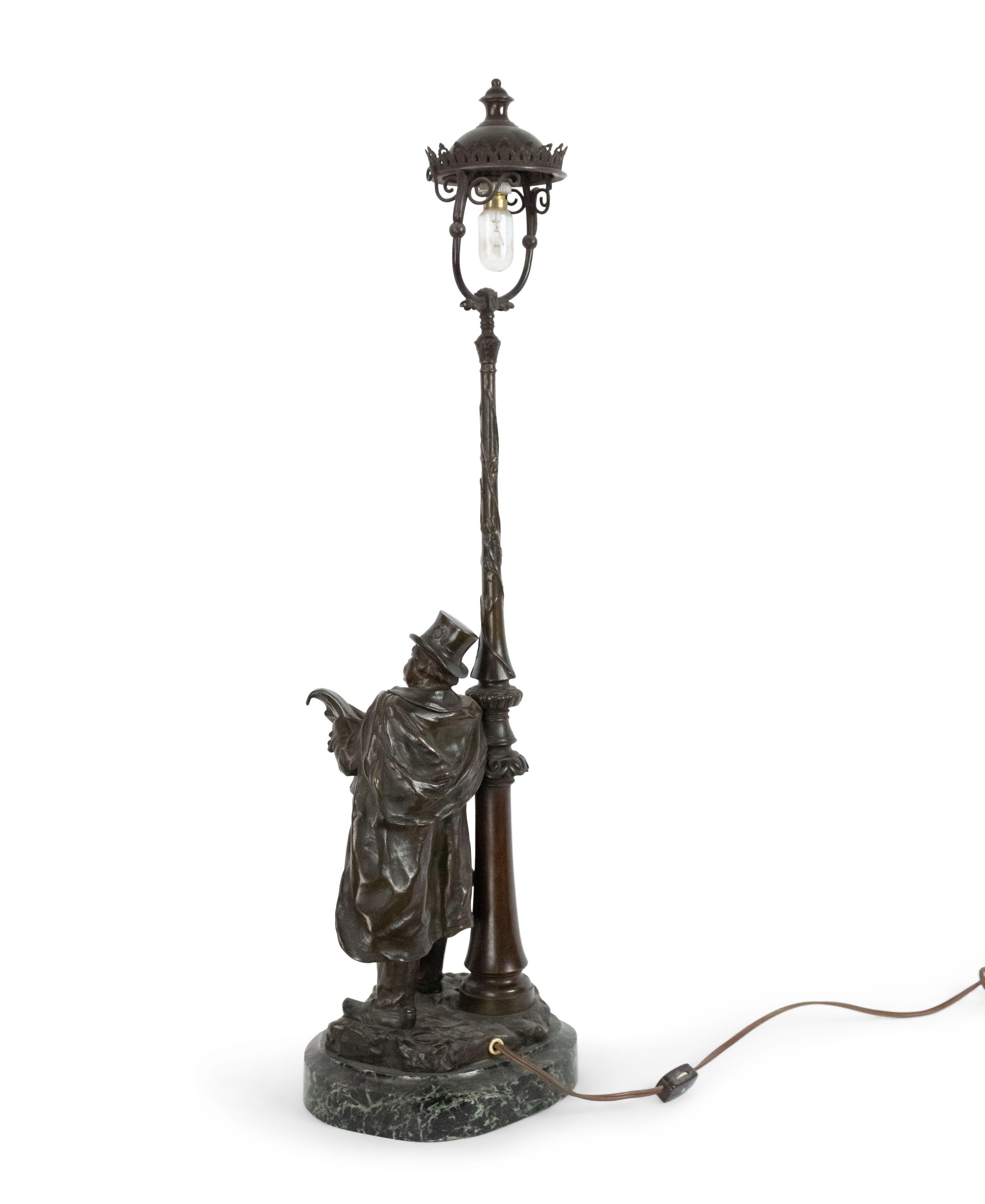 French Victorian bronze table lamp of 19th century man reading newspaper under street light on oval green marble base (signed: BOFILL).