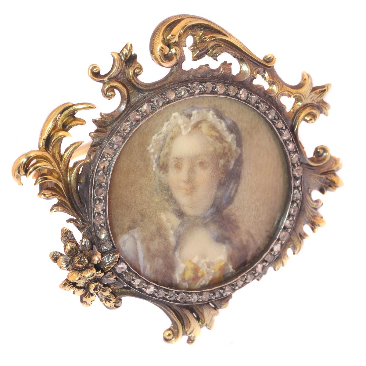 French Victorian Brooch Painted Miniature of Madame de Pompadour in Gold Frame In Excellent Condition In Antwerp, BE