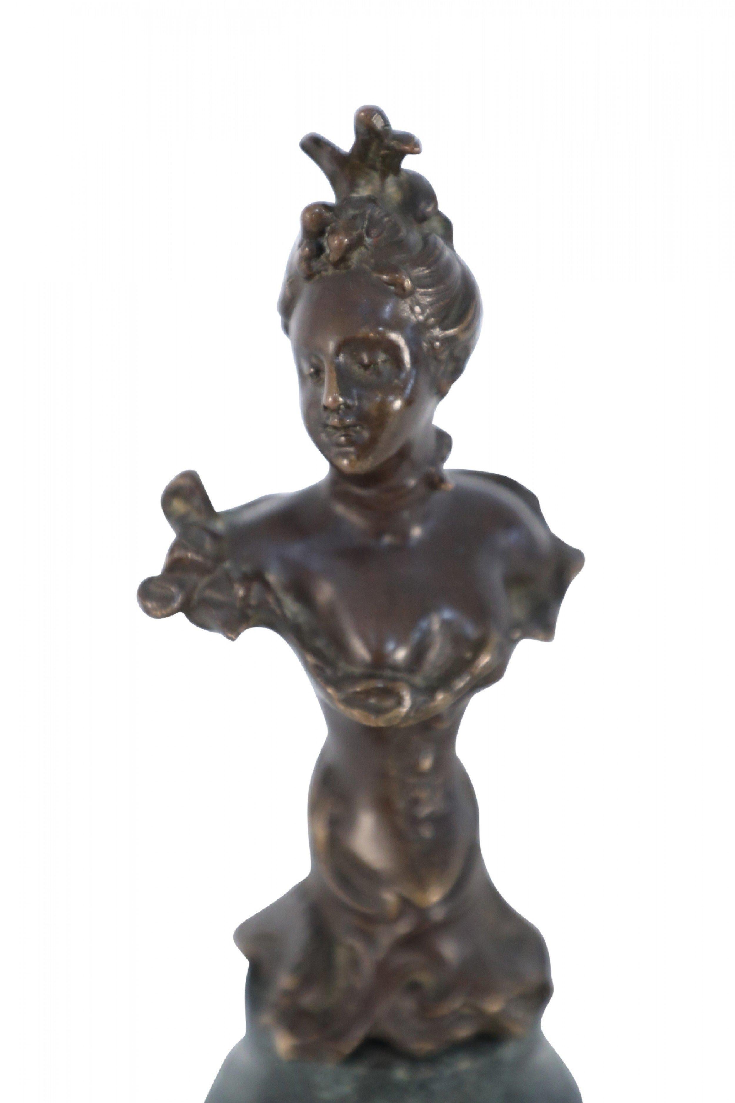 Fermacarte francese vittoriano a forma di busto in bronzo e marmo In condizioni buone in vendita a Queens, NY