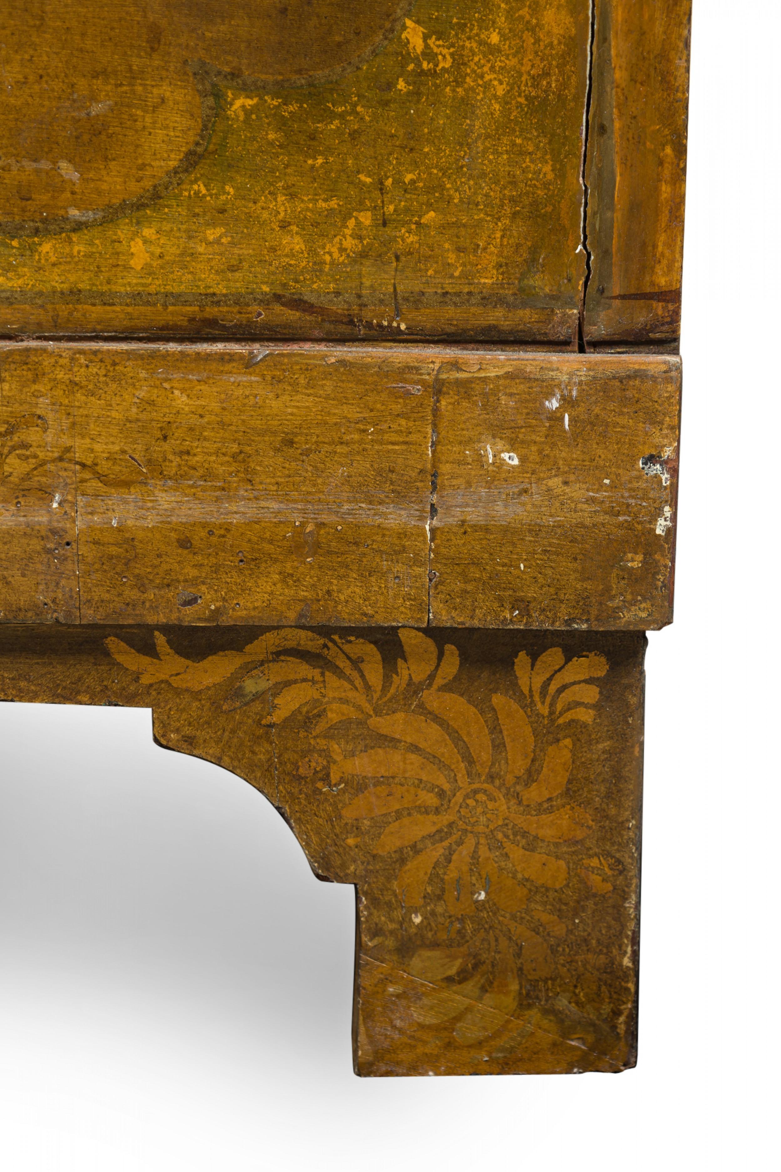 French Victorian Chinoiserie Gilt, Painted, and Lacquered 6-Drawer Chest Dresser For Sale 10