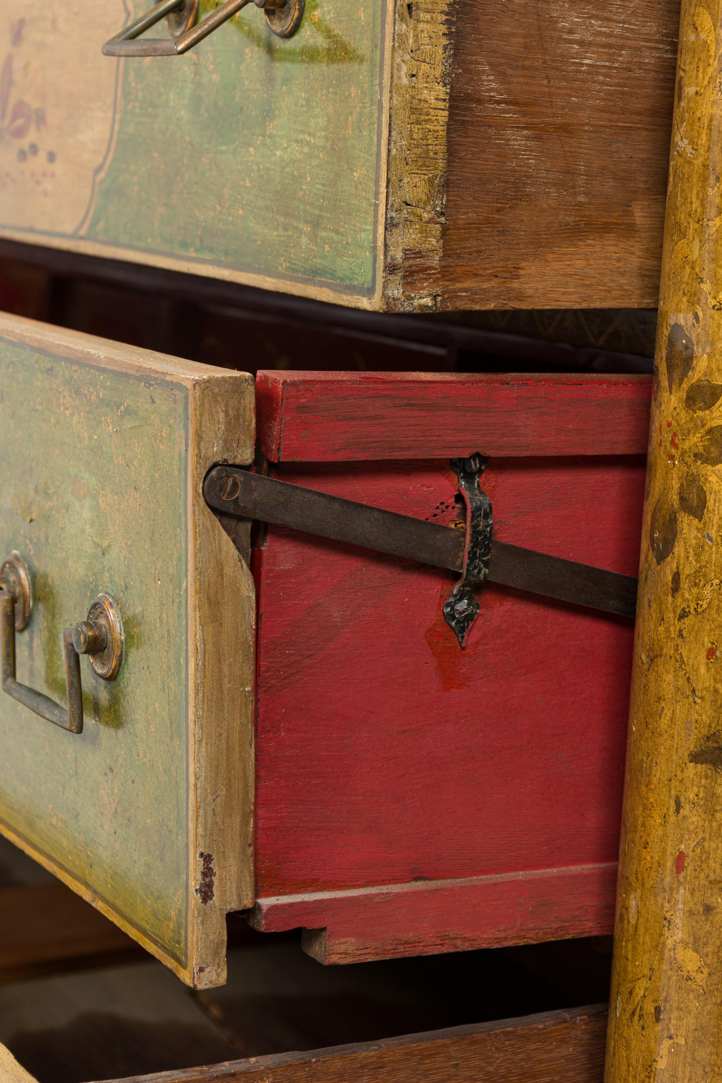 French Victorian Chinoiserie Gilt, Painted, and Lacquered 6-Drawer Chest Dresser For Sale 1